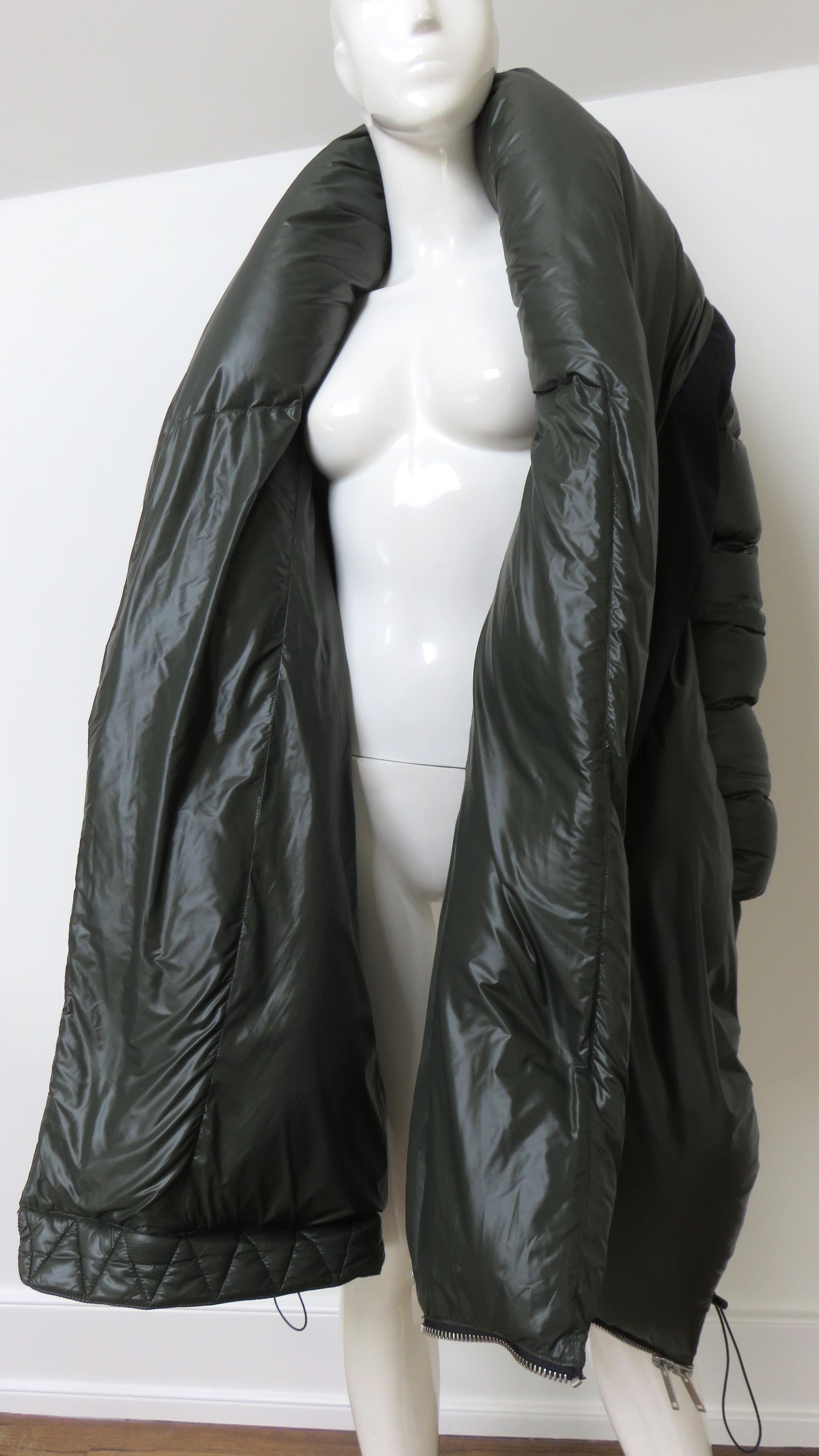 Ben Traverniti Unravel Project Wrap color Block Puffer Jacket Excellent état - En vente à Water Mill, NY