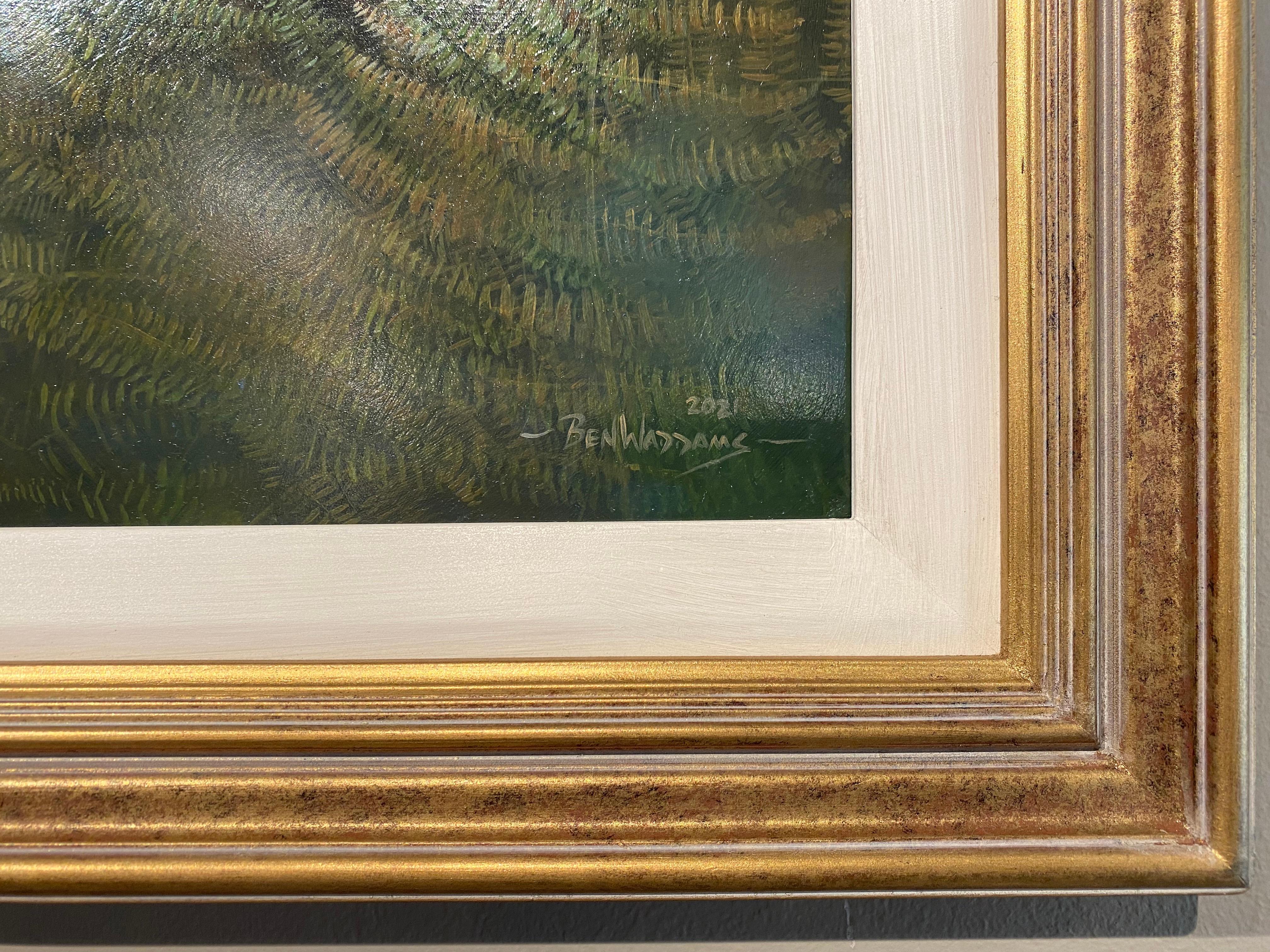 „Shattering Dawn“ Fotorealistisches Gemälde eines Hirschs in Waldgrün  – Painting von Ben Waddams 