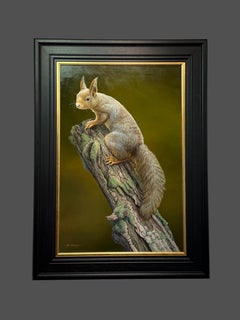"Red Squirrel Redoubt" – Dipinto fotorealistico di uno scoiattolo su una Branch, grigio