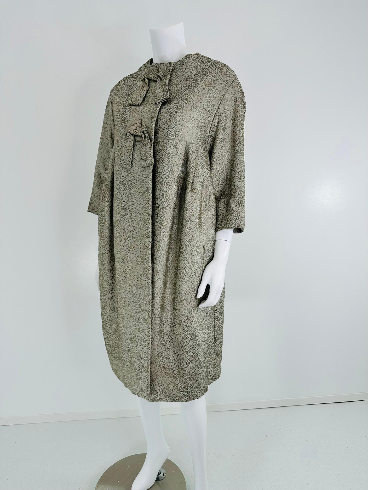 Ben Zuckerman Silver & Ice Blue Metallic Brocade 1950s Sac Back Evening Coat For Sale 7