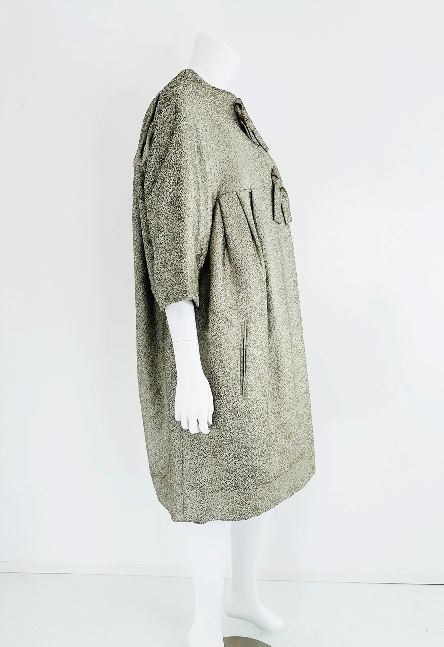 Women's Ben Zuckerman Silver & Ice Blue Metallic Brocade 1950s Sac Back Evening Coat For Sale