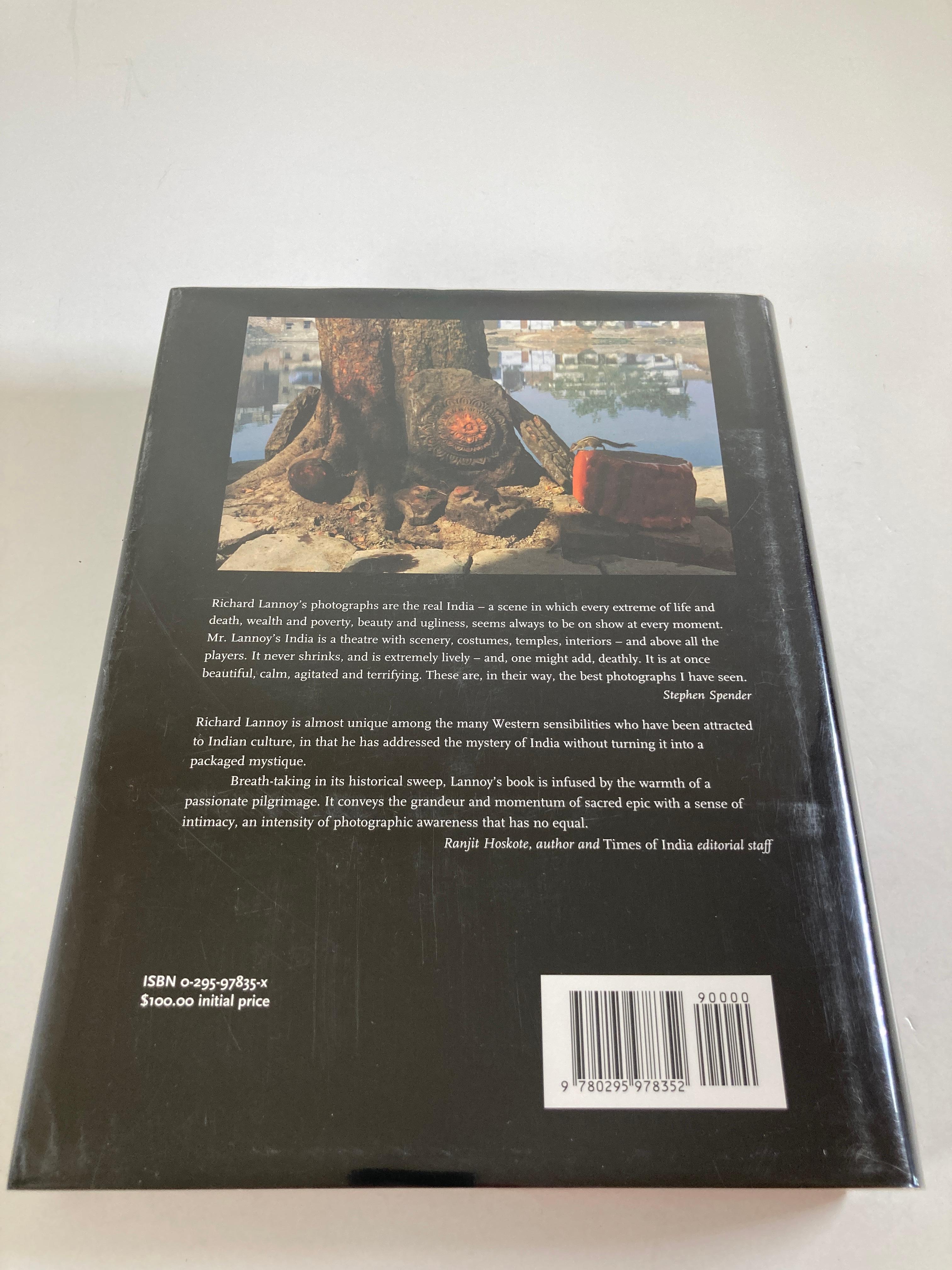 Artisanat Benares Seen from within (Ce que l'on voit de l'intérieur) par Richard Lannoy Livre à couverture rigide en vente