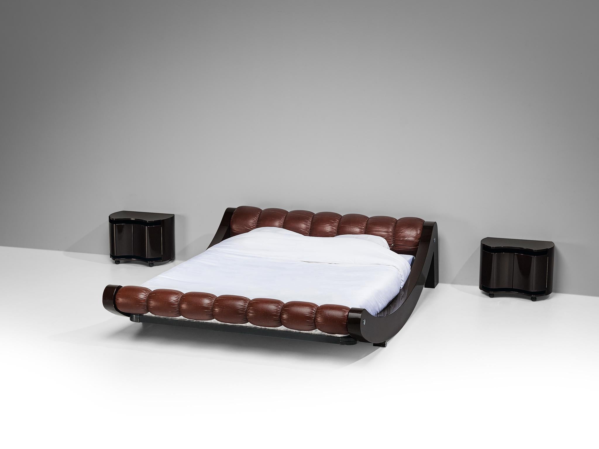 Benatti Bed Room Set with 'Boomerang' Queen Bed and 'Aiace' Nightstands  For Sale 3