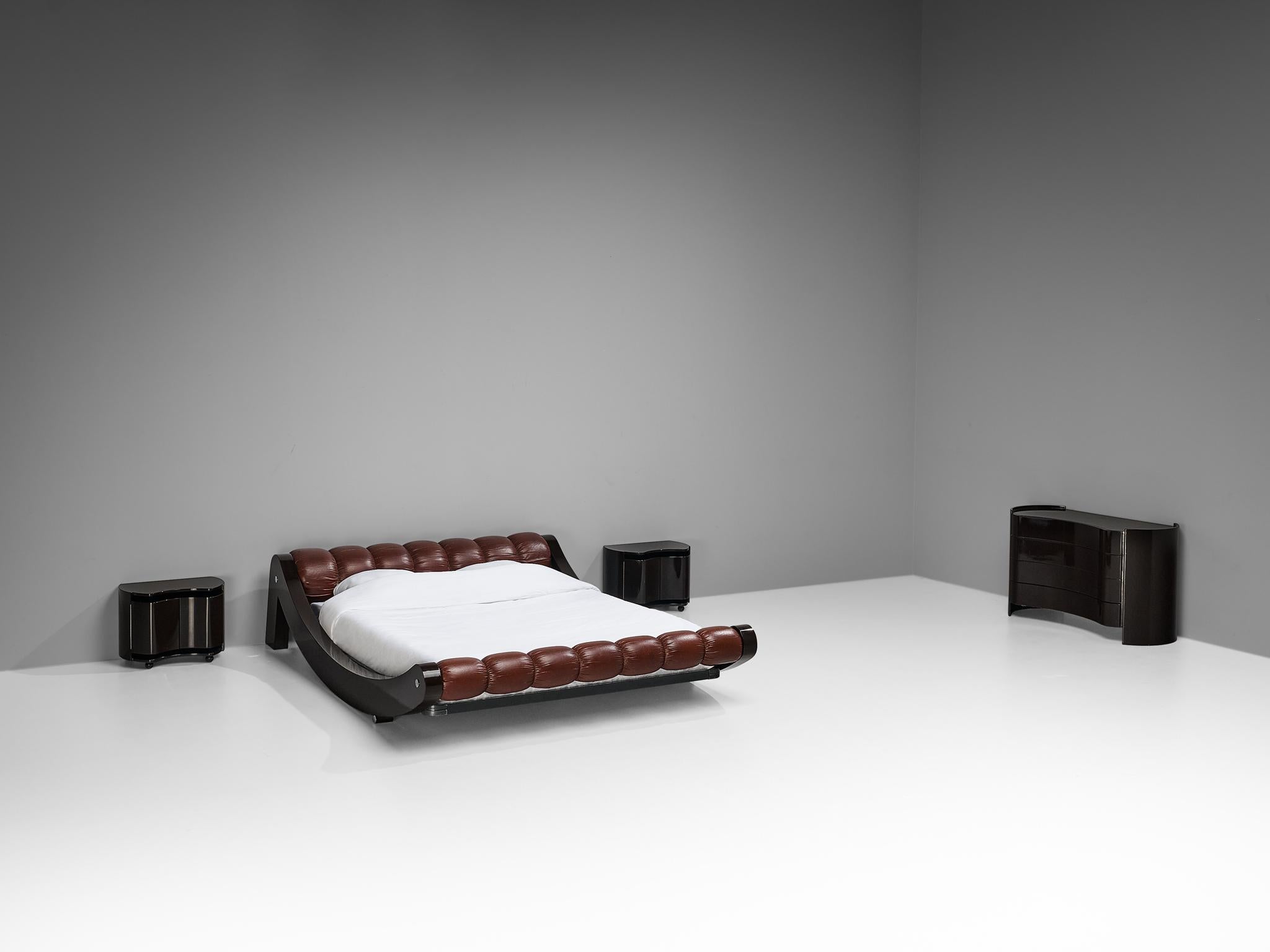 Benatti Bed Room Set with 'Boomerang' Queen Bed and 'Aiace' Nightstands  For Sale 6