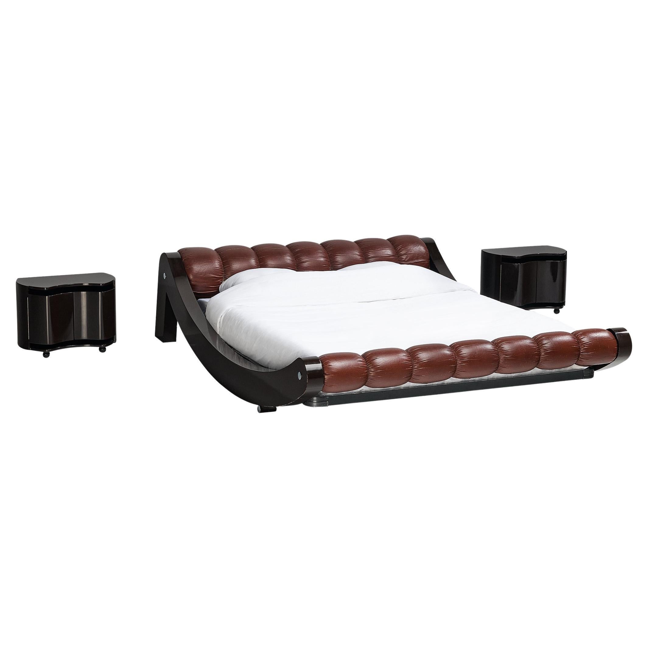 Ensemble de lit Benatti avec lit double "Boomerang" et tables de nuit "Aiace" 