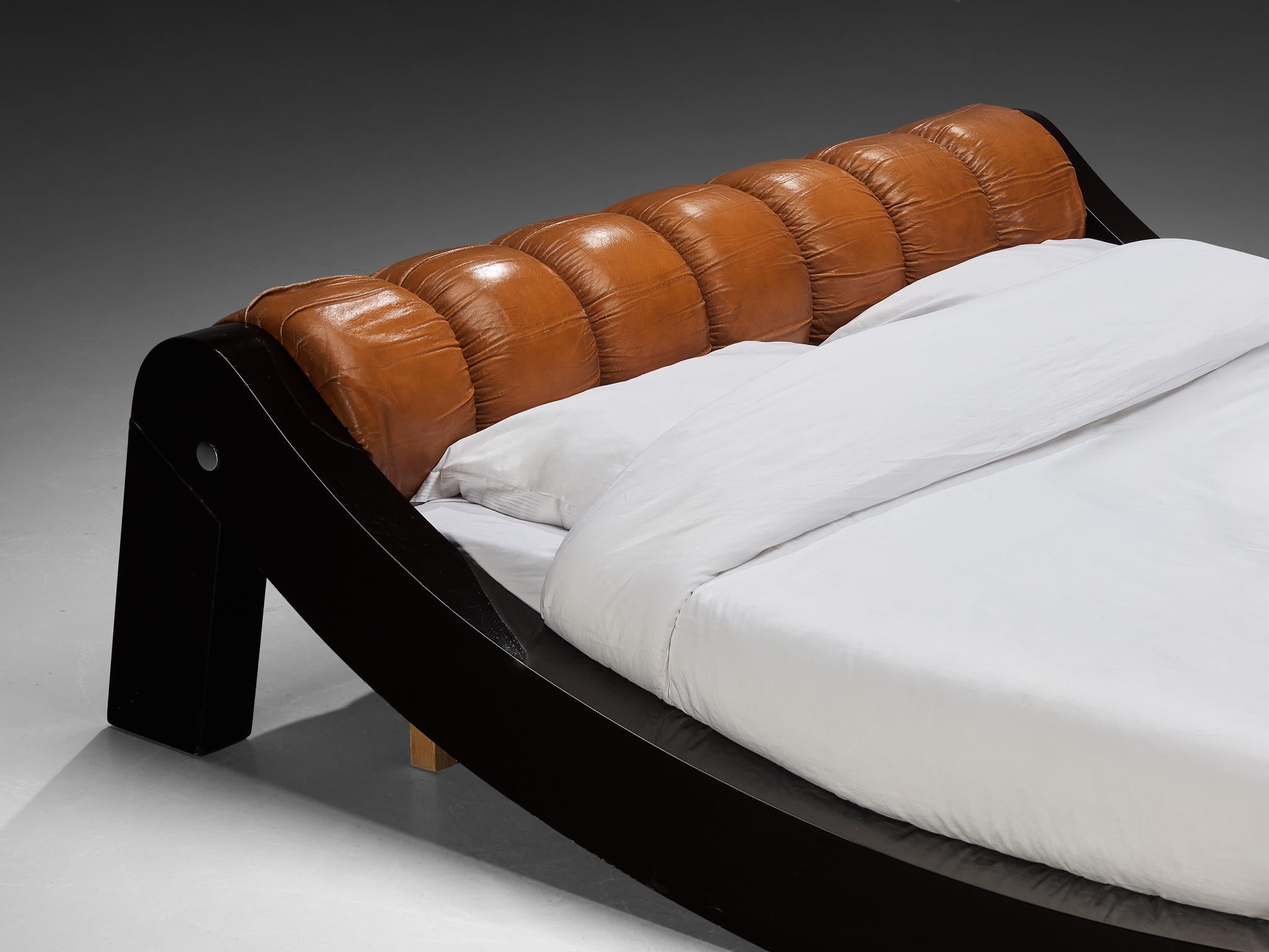 Benatti 'Boomerang' Queen Bed in Cognac Leather and Brown Lacquered Wood For Sale 4