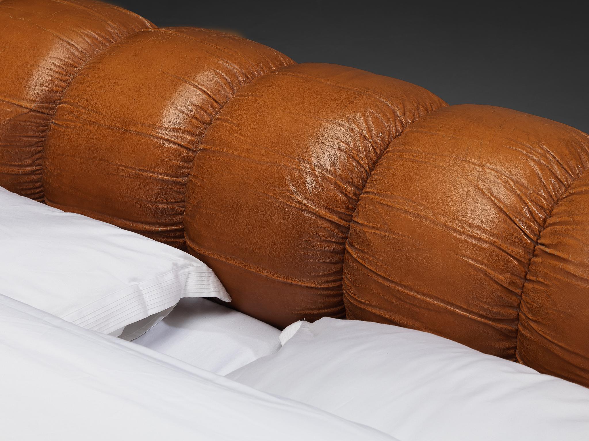 Post-Modern Benatti 'Boomerang' Queen Bed in Cognac Leather and Brown Lacquered Wood For Sale