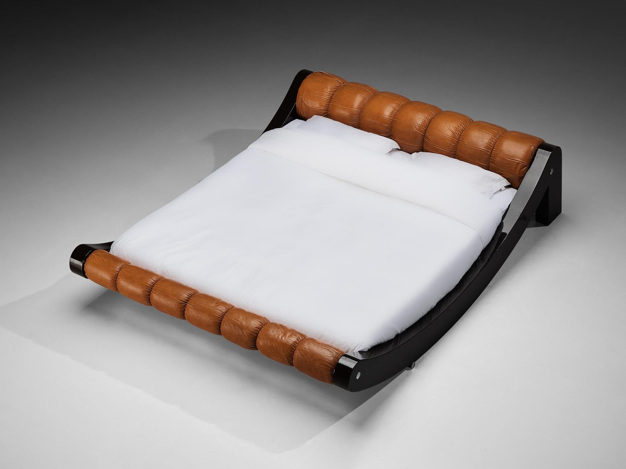 Late 20th Century Benatti 'Boomerang' Queen Bed in Cognac Leather and Brown Lacquered Wood For Sale
