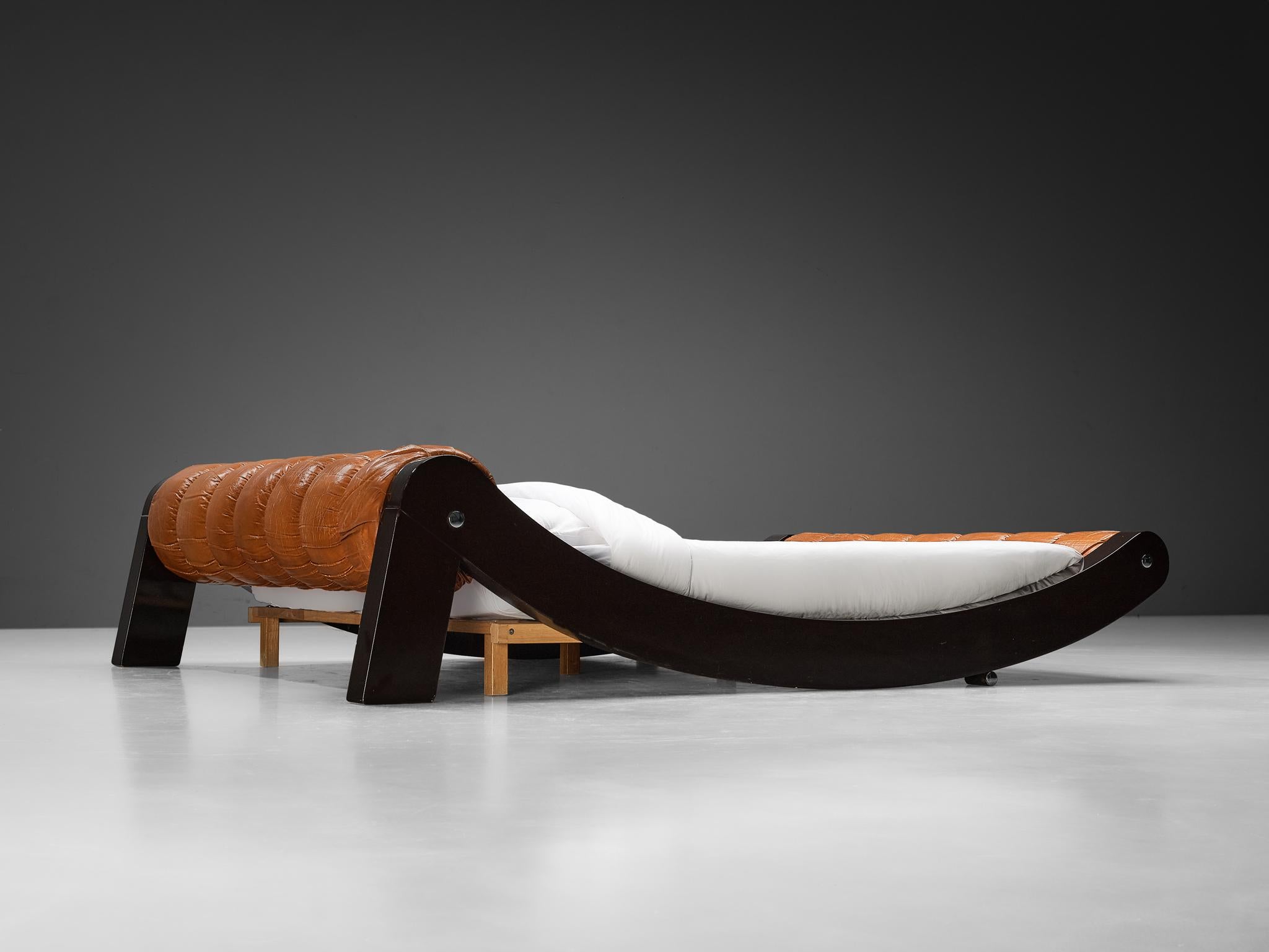 Benatti 'Boomerang' Queen Bed in Cognac Leather and Brown Lacquered Wood For Sale 2