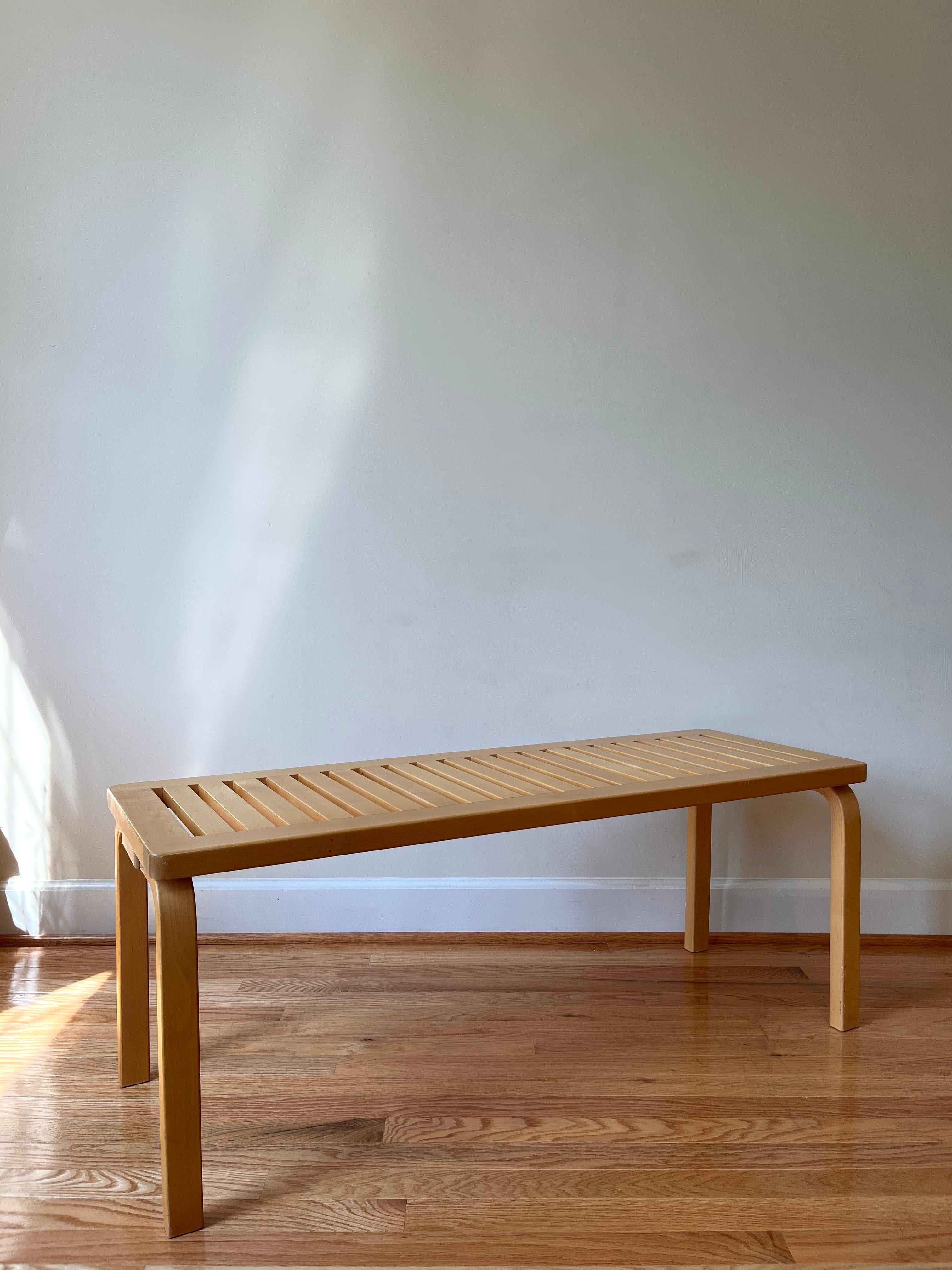 Bench 153 is lightweight, versatile, and equally at home in the public and private spheres. The seat is composed of solid birch wood and features vertical recesses that make the bench light and easy to move. 

Combining strength with the warm