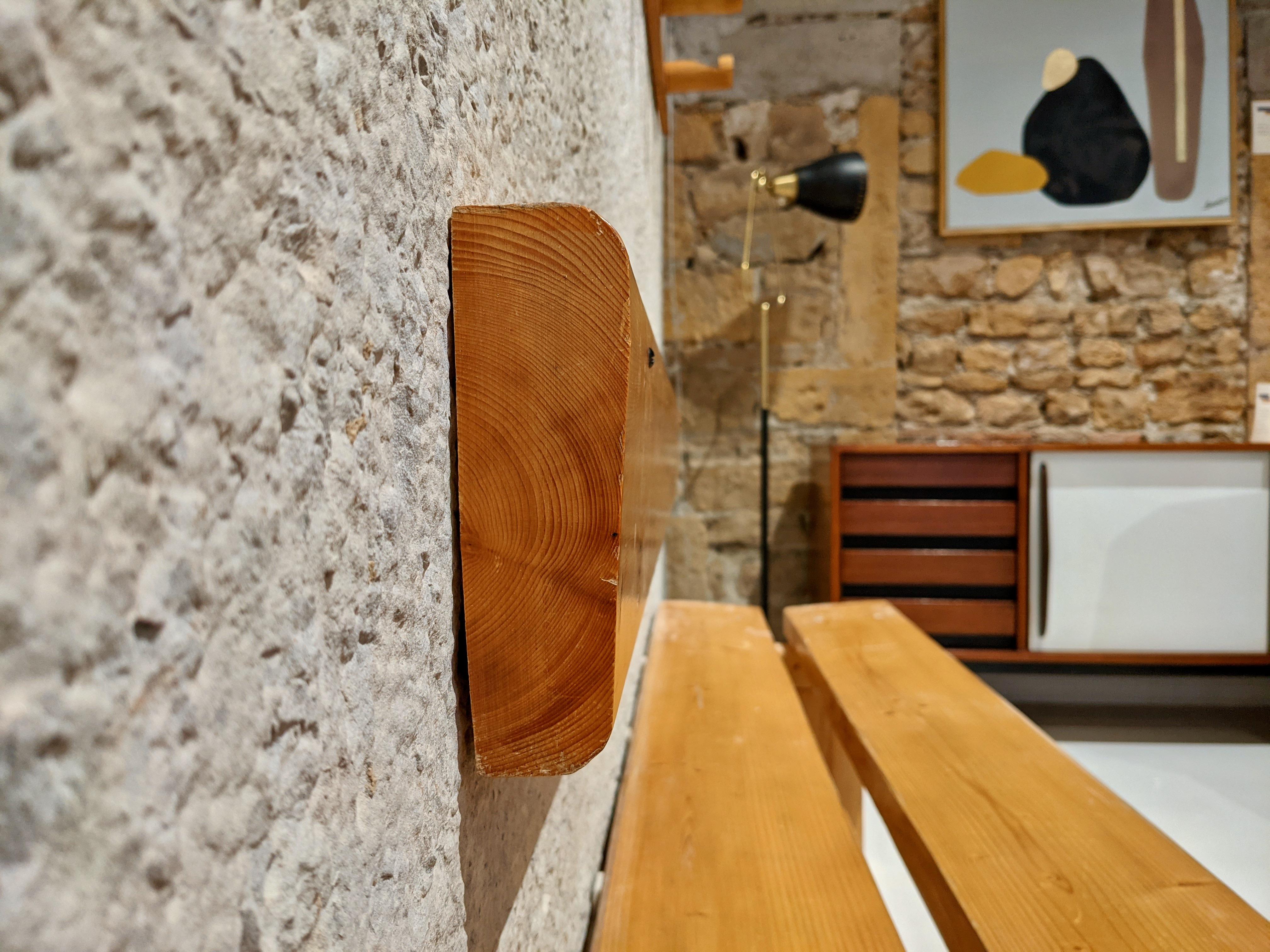 Bench und Backsplash von Charlotte Perriand für Les Arcs 3