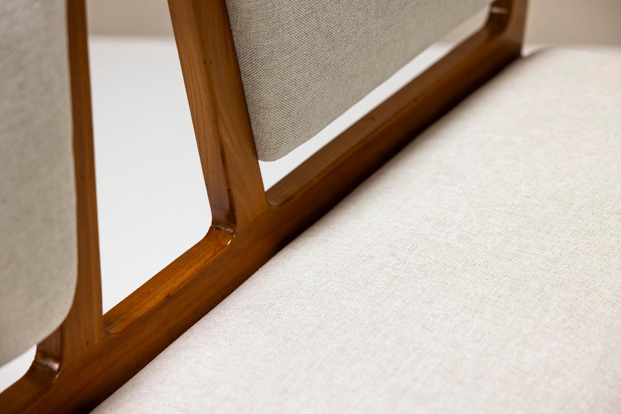 Bench And Side Chair In Cherry Wood And Off-White Upholstery, Italy 1950's For Sale 10