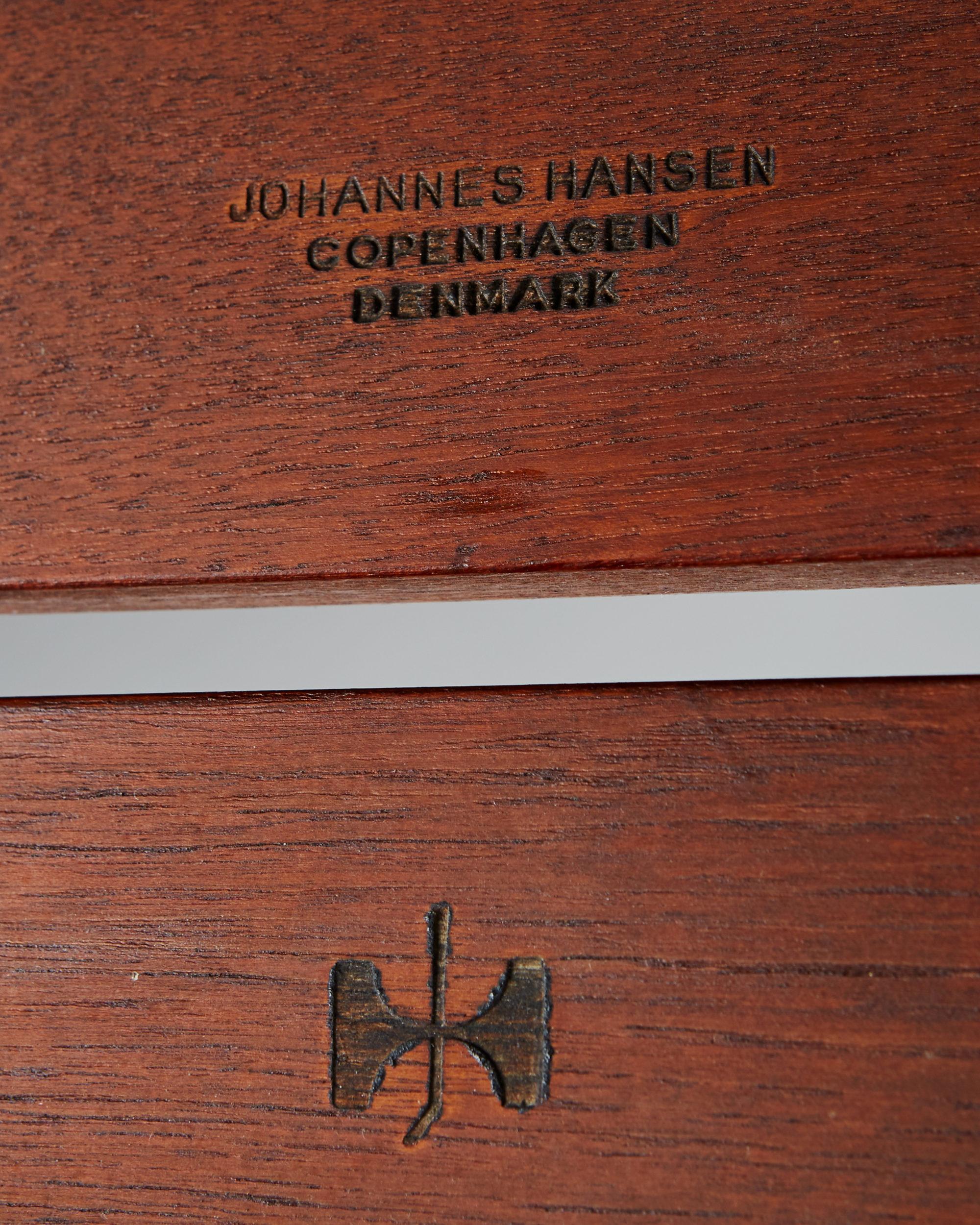 Mid-20th Century Bench by Hans J. Wegner for Johannes Hansen, Denmark. 1950s For Sale