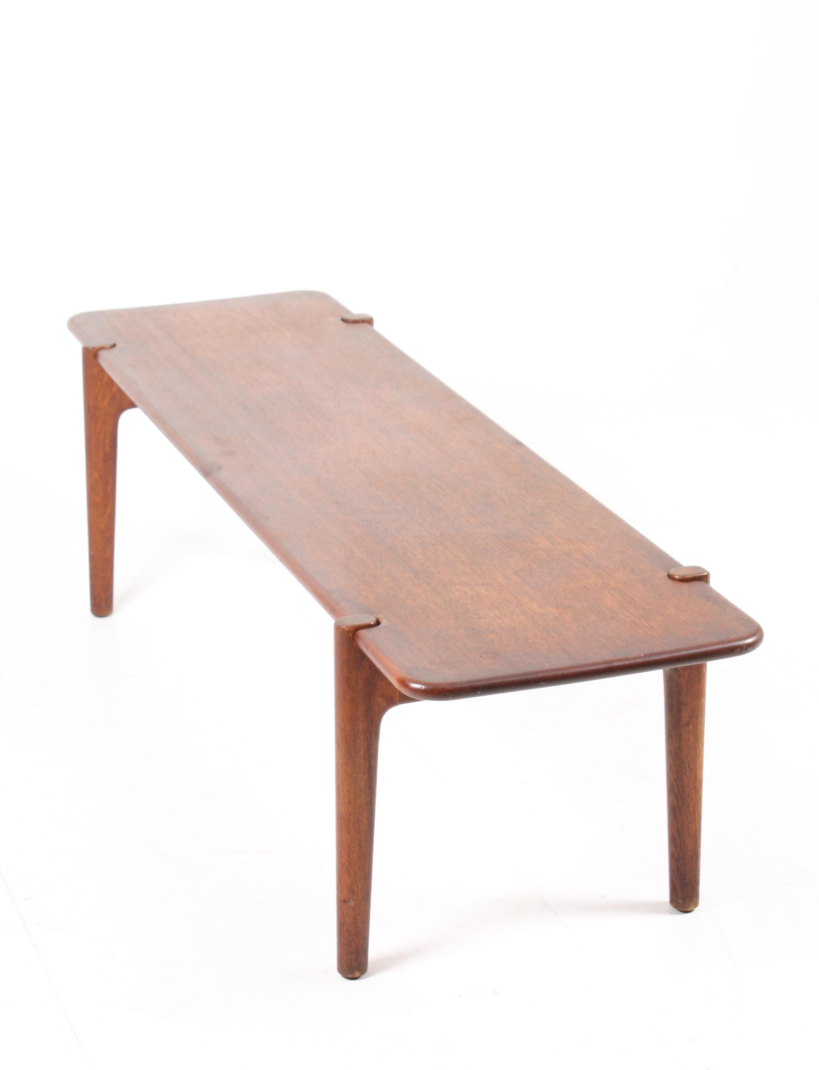 Can be used as bench or low table, solid oak frame with hardware in brass and a loose top in solid teak. Designed by Hans J Wegner for Johannes Hansen Cabinetmakers in 1957. Outstanding quality. Original condition.