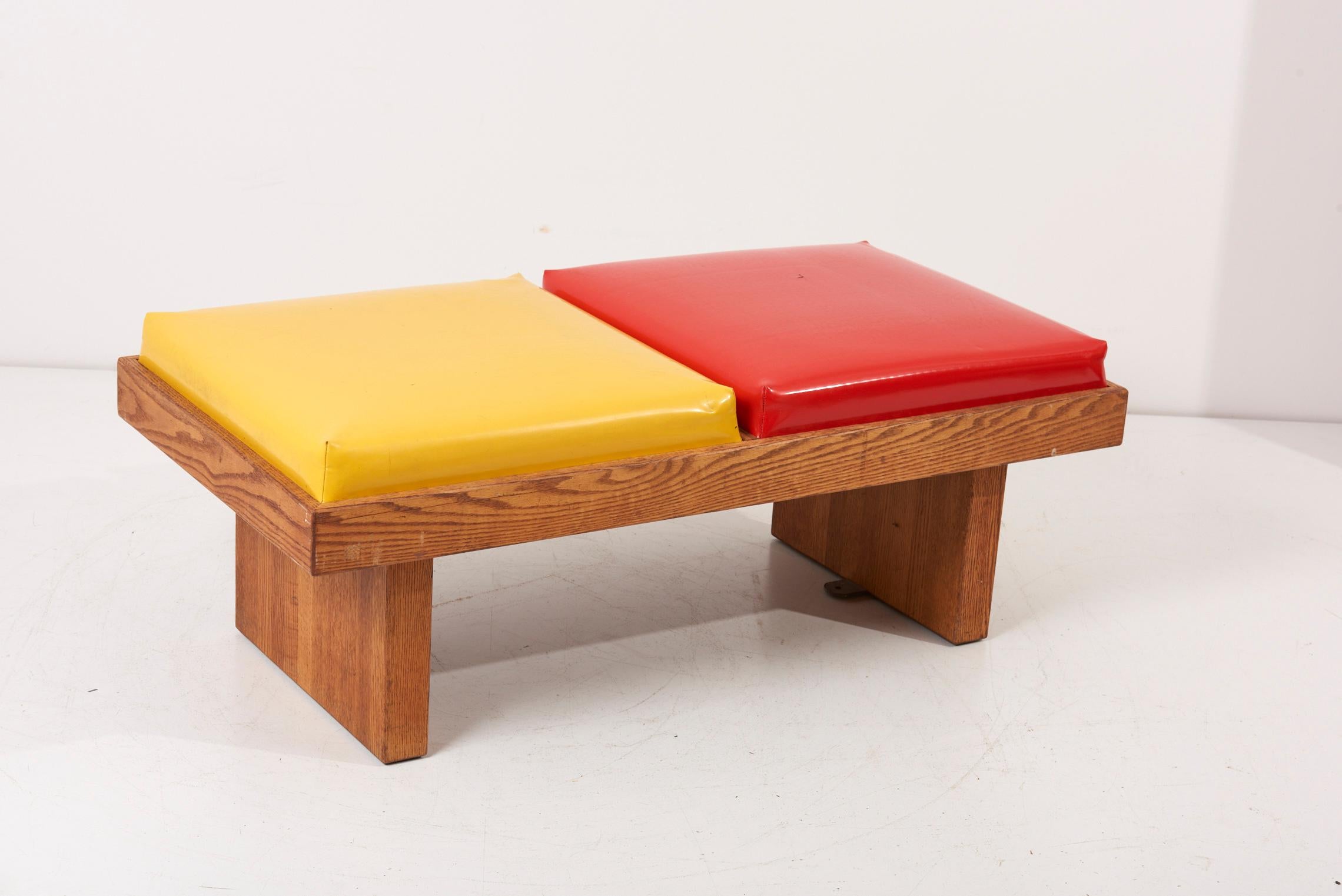 Bench by Harvey Probber in Ketchup / Mustard in Oak, USA 1960s In Good Condition For Sale In Berlin, DE