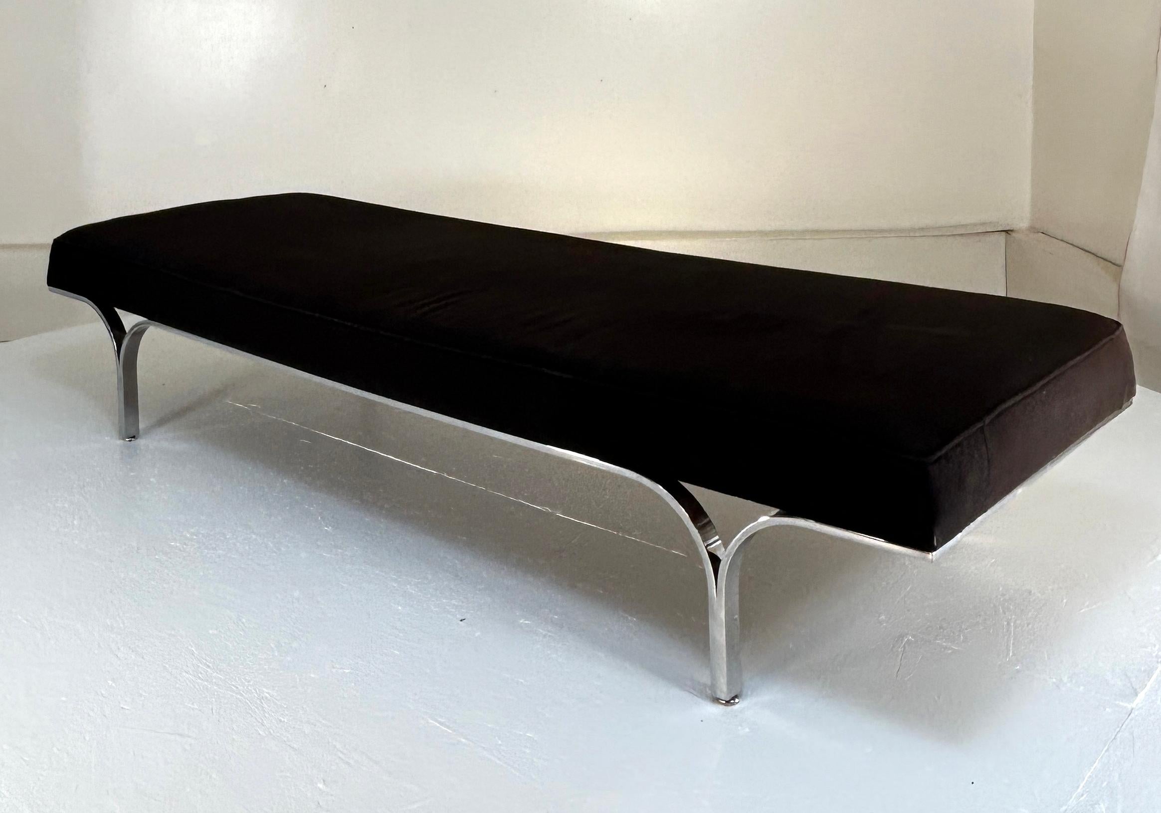 Mid-Century Modern Banc en acier inoxydable de Laverne Originals en vente