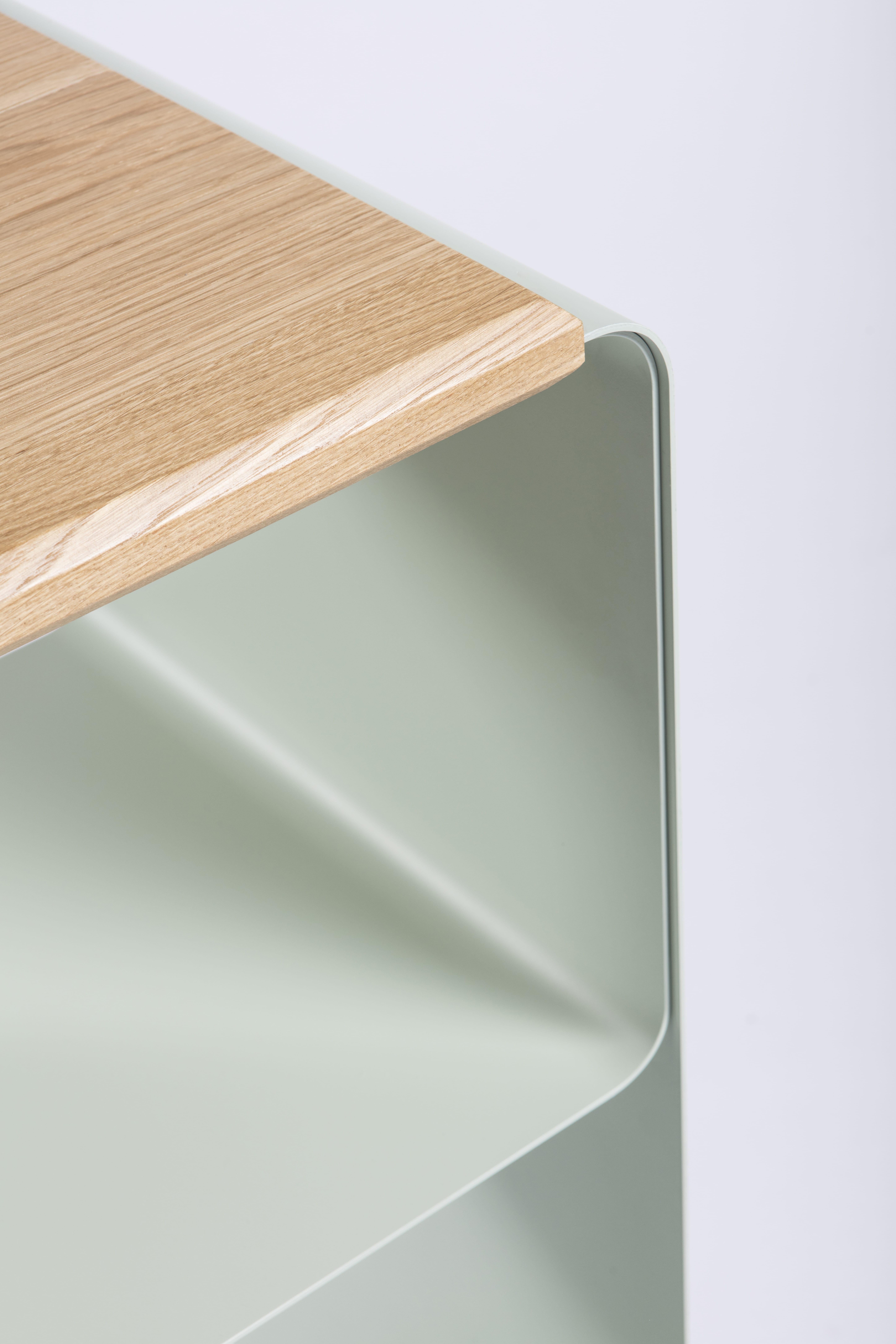 Vodo is a collection made up of folded sheet metal structures and solid wood
shelves fixed by a joint. Whether it is our bench, stool, console or bookcase,
Vodo will be perfect for any environment thanks to its clean line and lightness.
Vodo is a
