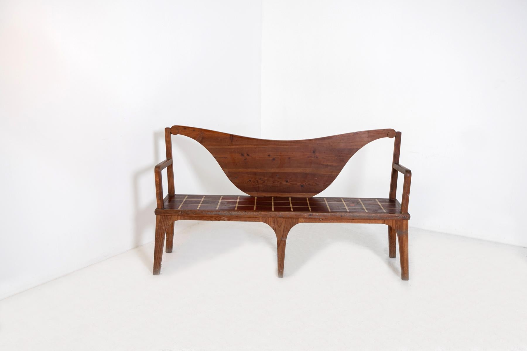 Wonderful bench in fine wood by Paolo Buffa of 1950.
The bench of Paolo Buffa has a back with a particular shape, the seat has modular squares of gold color.
The bench thanks to its classic design can be placed in all rooms of the house and garden