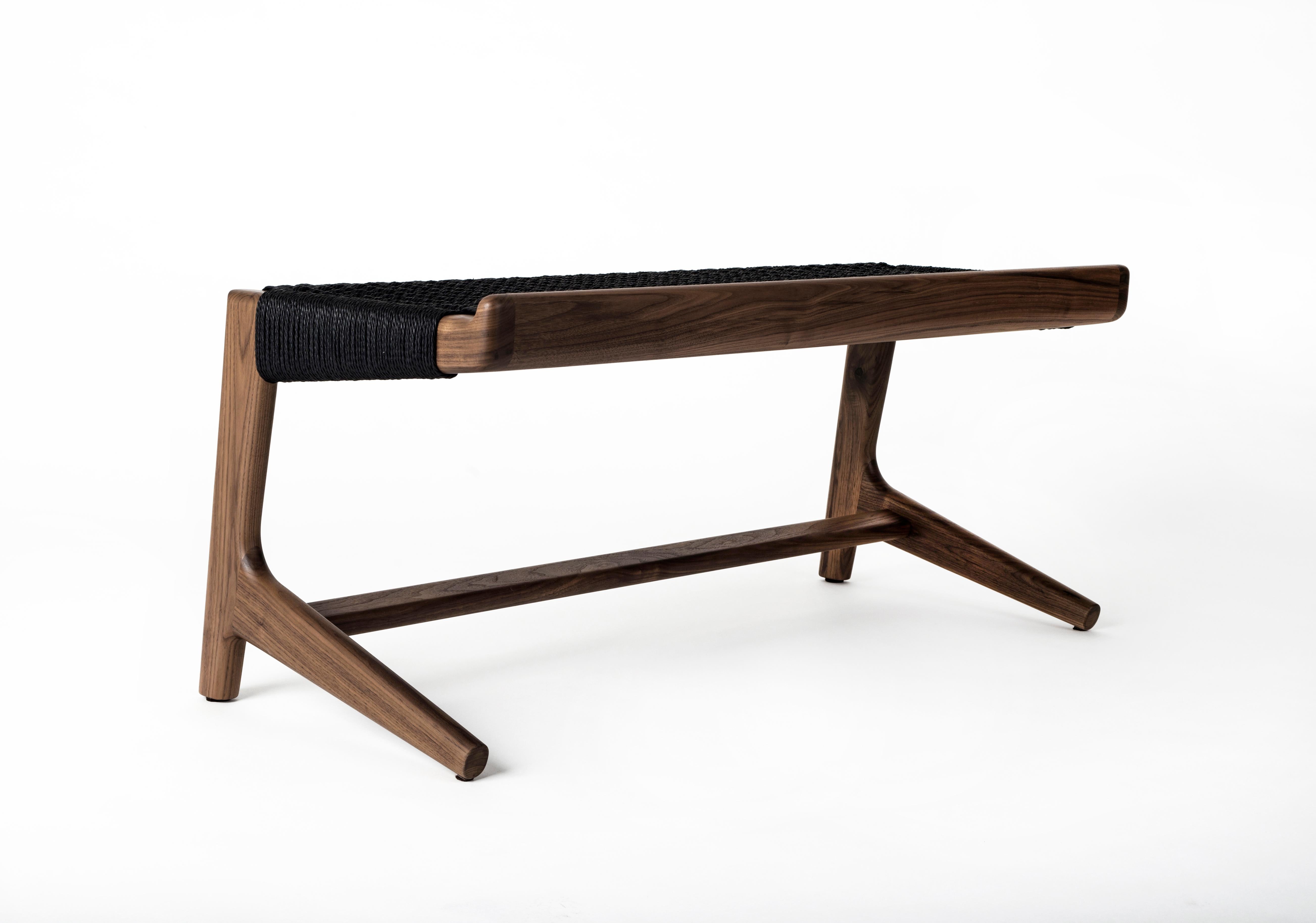 Bench, freitragend, Mid-Century-Stil, Nussbaum, dänische Kordel, Knüpfung, Semigood (amerikanisch) im Angebot