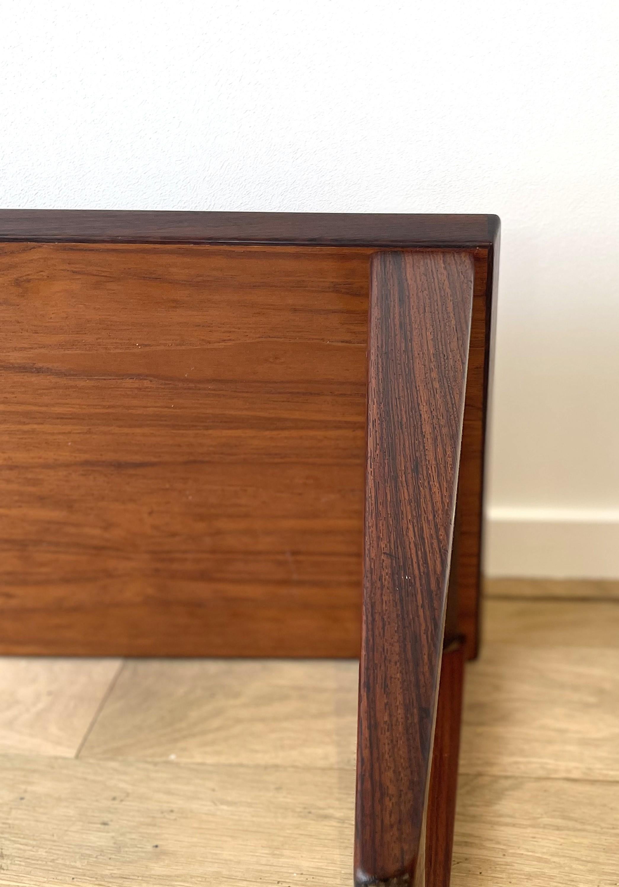 Couchtisch/Bank und Schrank aus Palisanderholz von Kai Kristiansen im Angebot 4