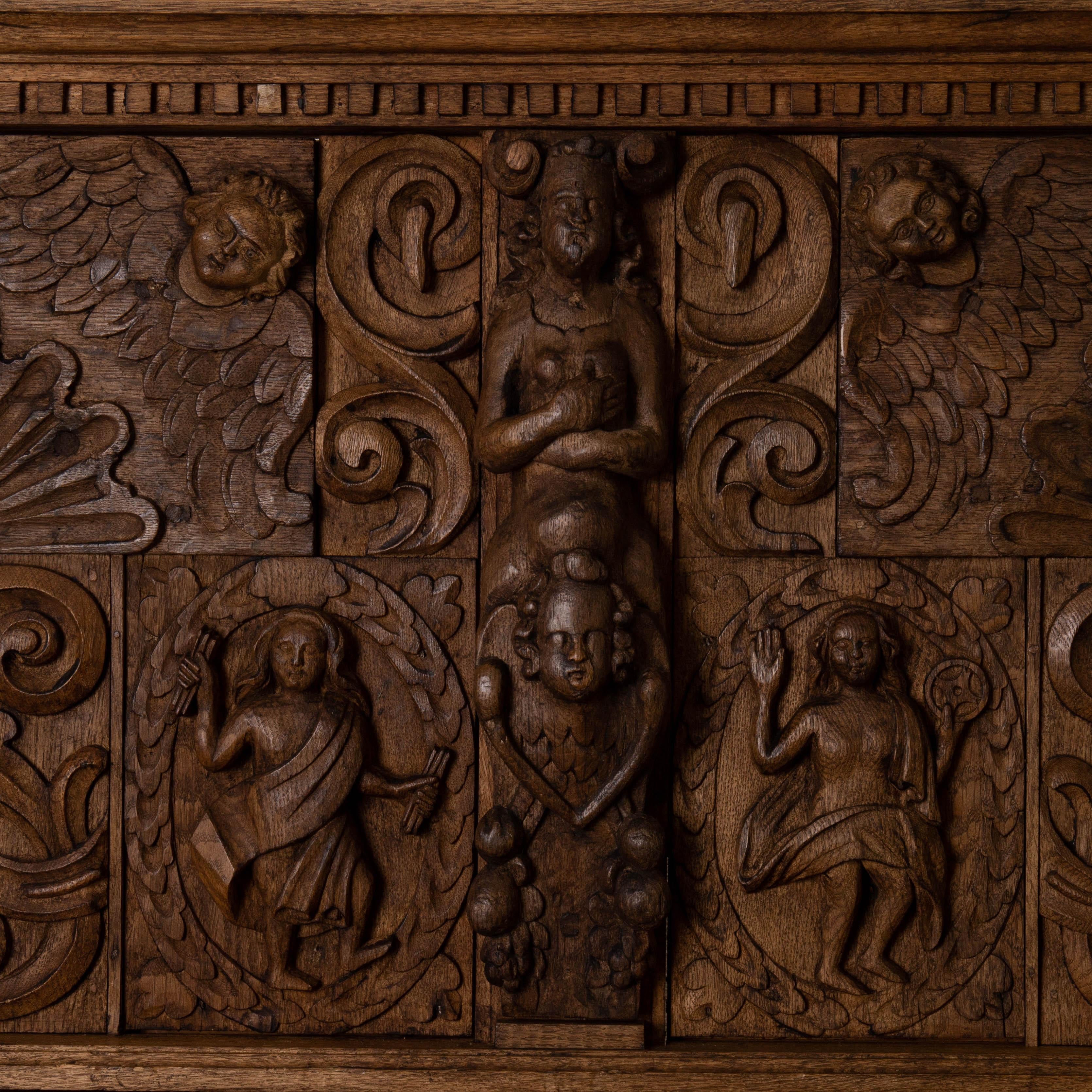 Banc sculpté européen du XVIIIe siècle - Europe rare en vente 4