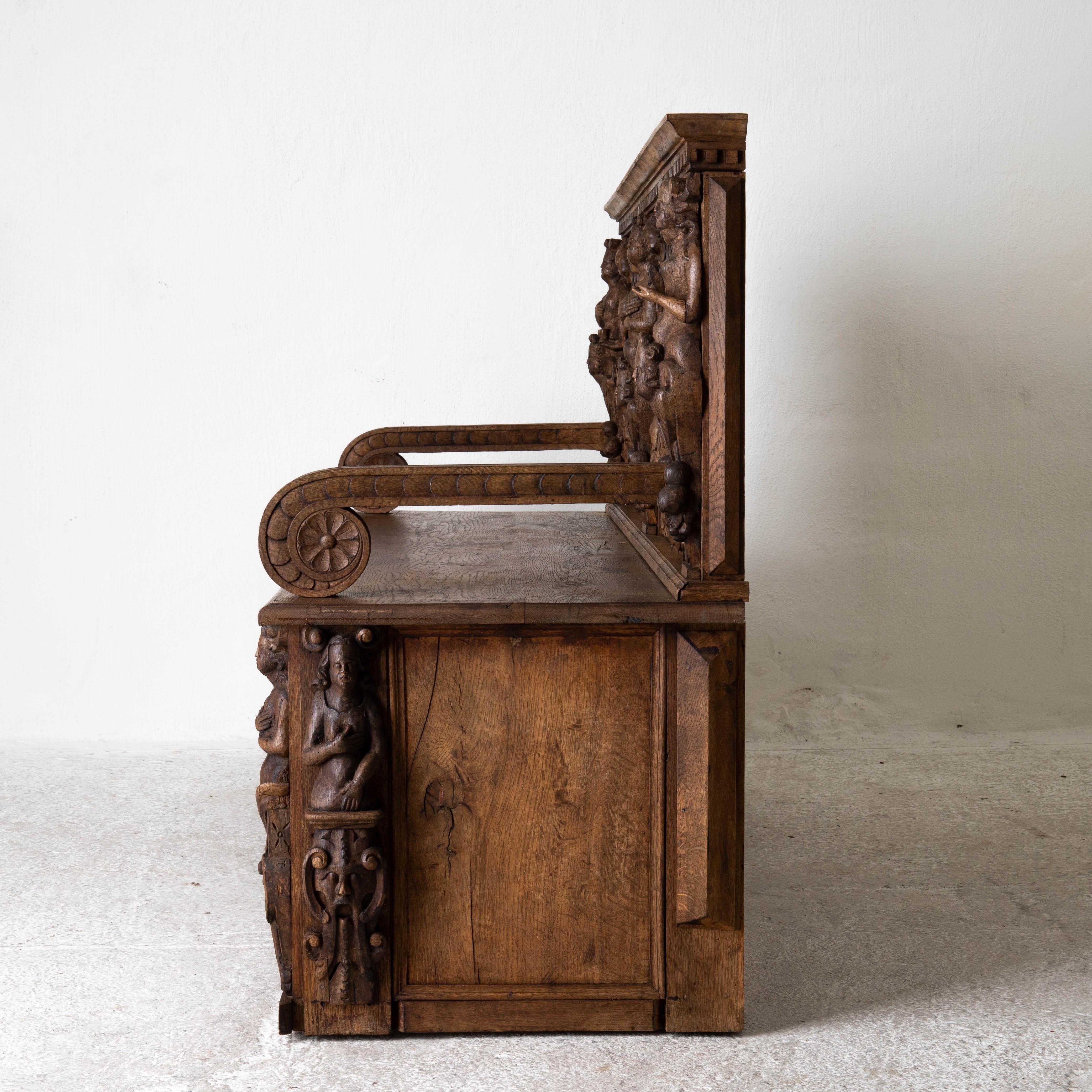Bench European Carvings 18th Century Rare Europe In Good Condition For Sale In New York, NY