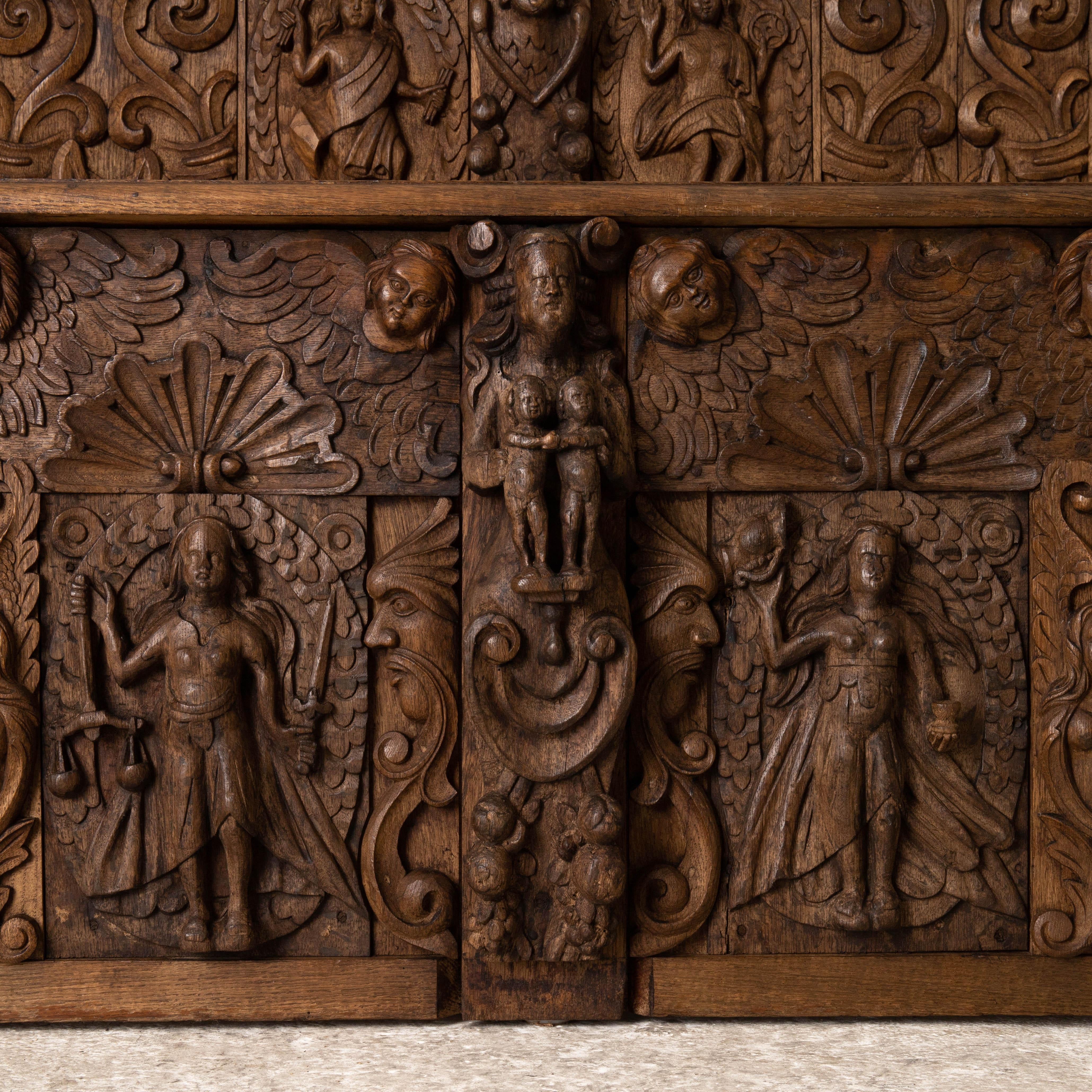 Banc sculpté européen du XVIIIe siècle - Europe rare en vente 2
