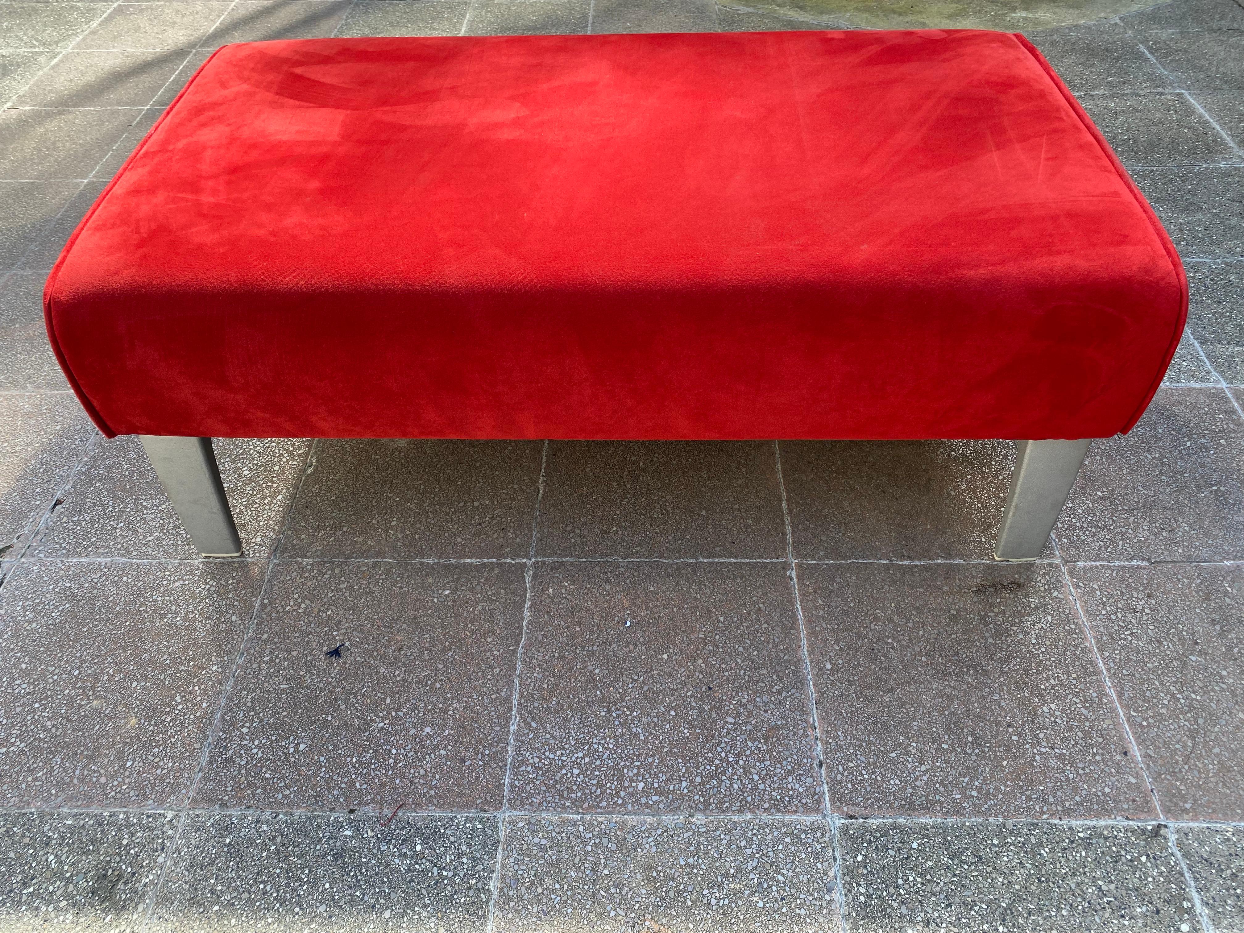 Bench footrest
Alcantara red
Stainless steel feet
Circa 2000
Measures: L 105x W 60 x H 40.