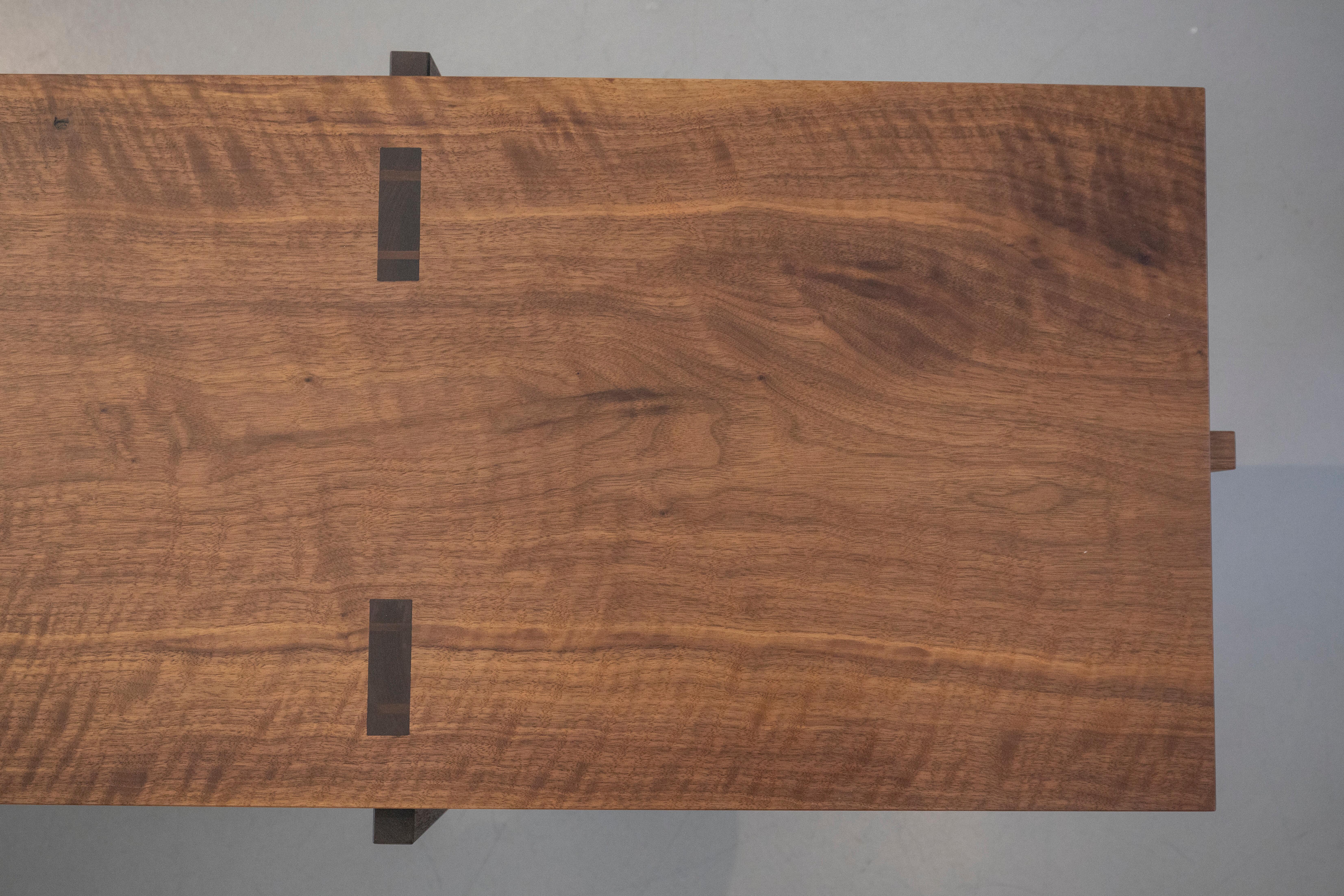 Banco de nogal negro de Frank Buschmann Hecho a mano en venta