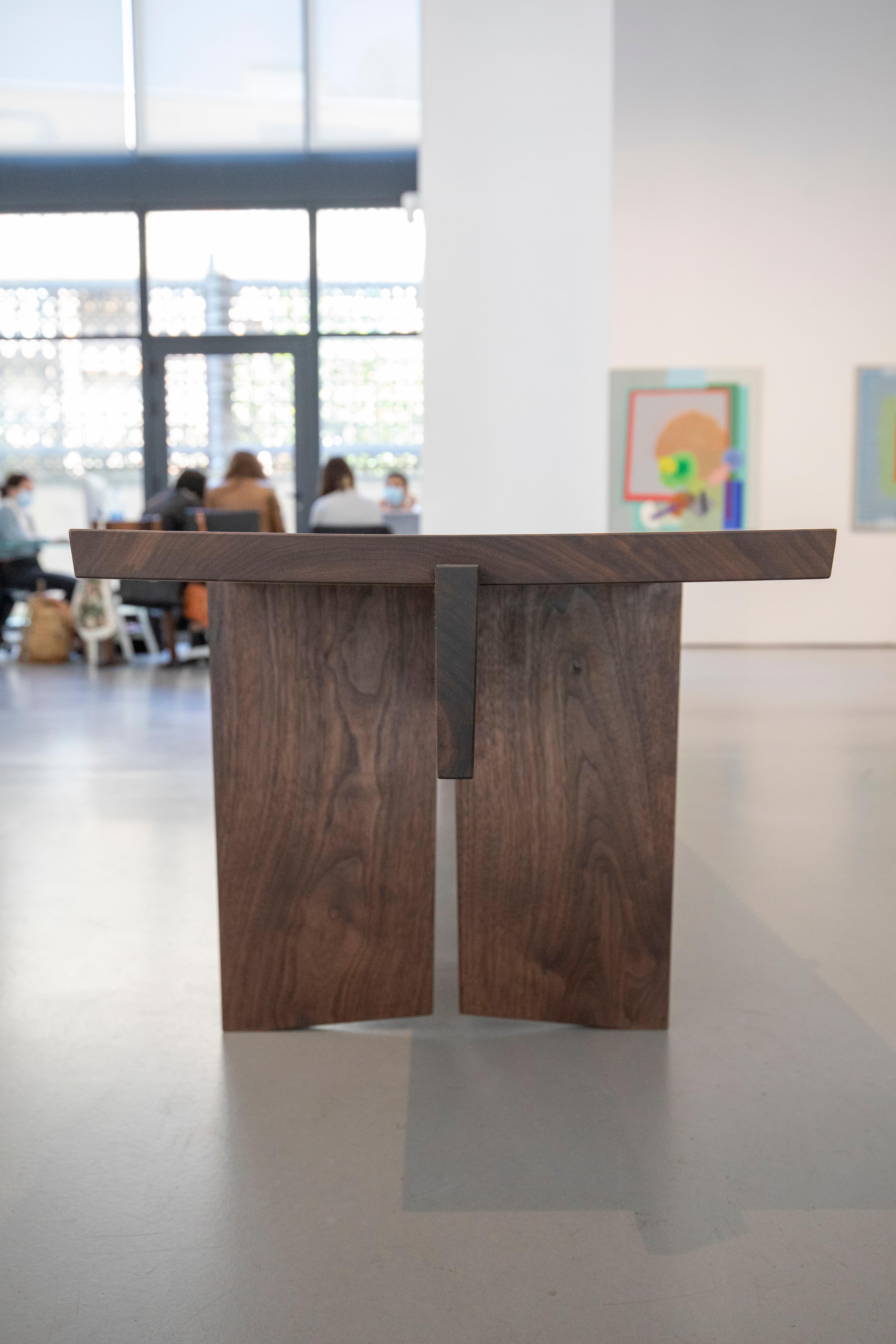 Banco de nogal negro de Frank Buschmann Siglo XXI y contemporáneo en venta