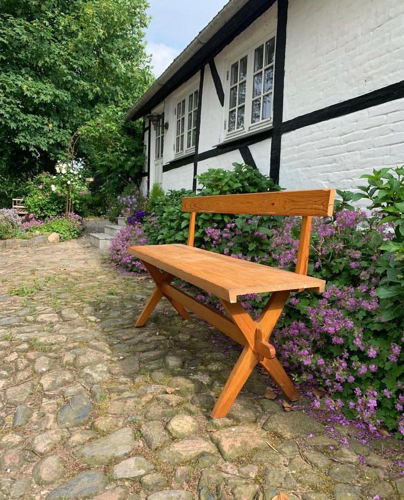 Bench from the 1970s in solid pine.