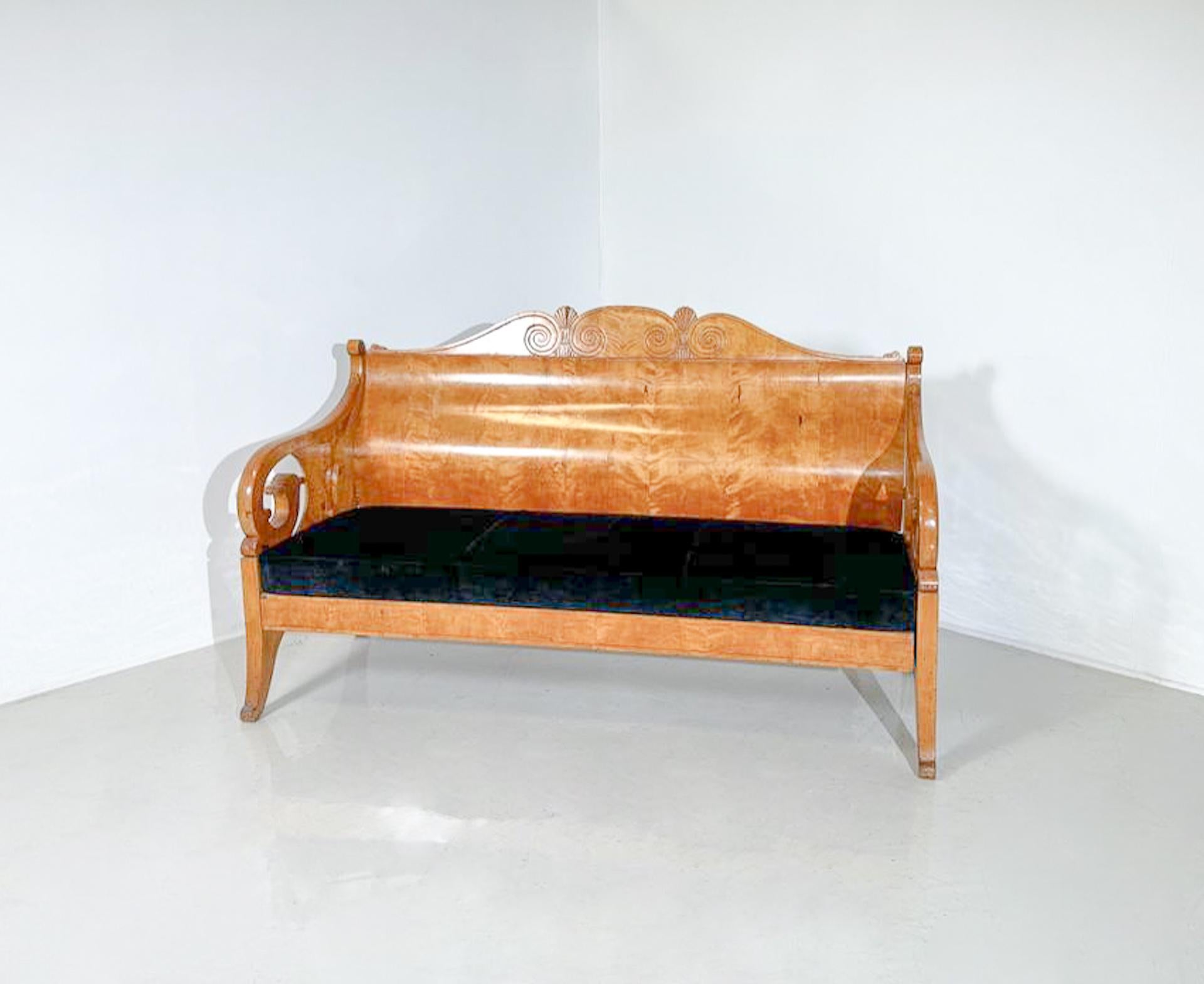 Bench in Birch Veneer, Russia, Early 19th Century For Sale 6