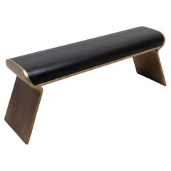 Banco de roble negro con patas de latón patinado bronce by Kifu Paris