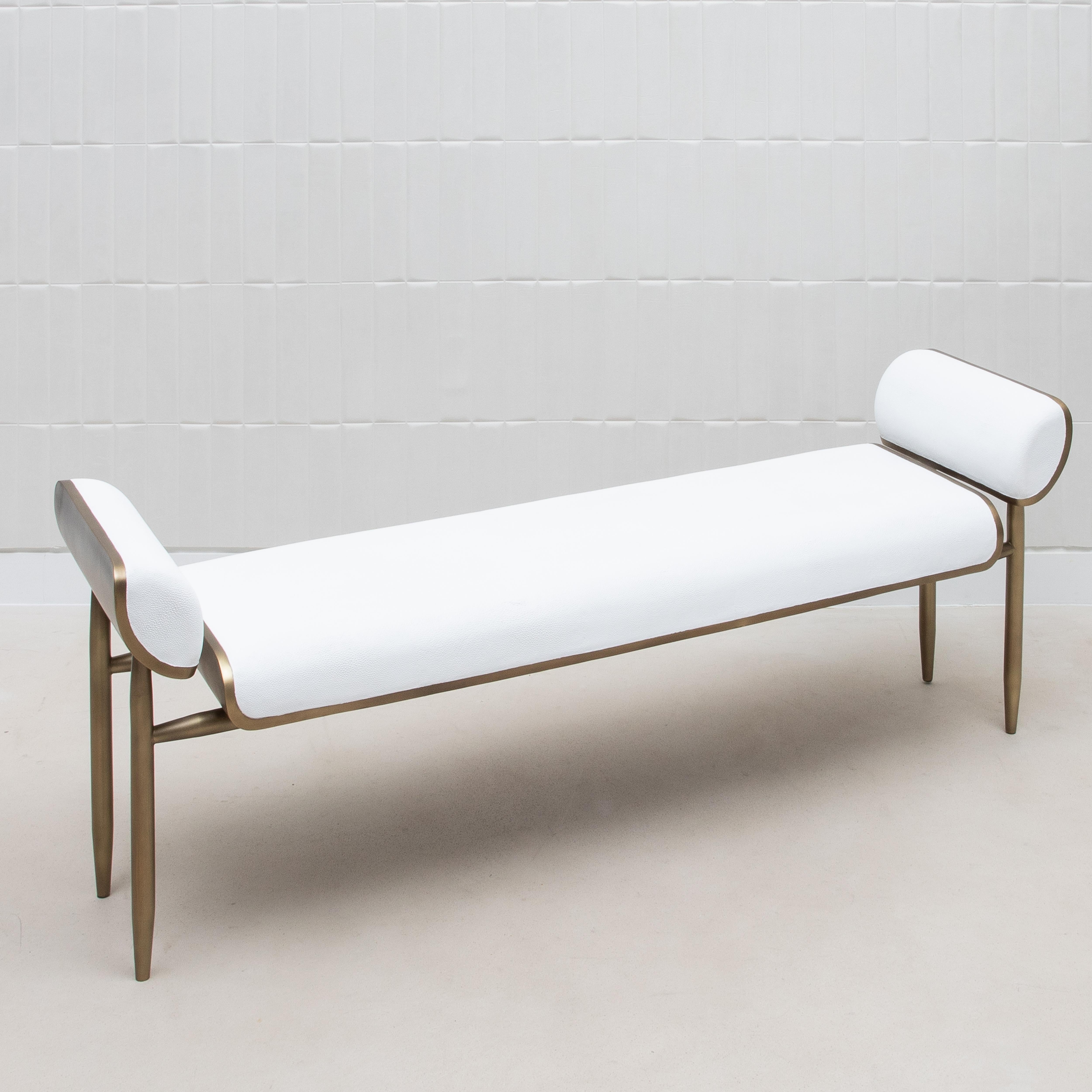 Banc en galuchat noir et laiton patiné bronze par Kifu Paris en vente 2