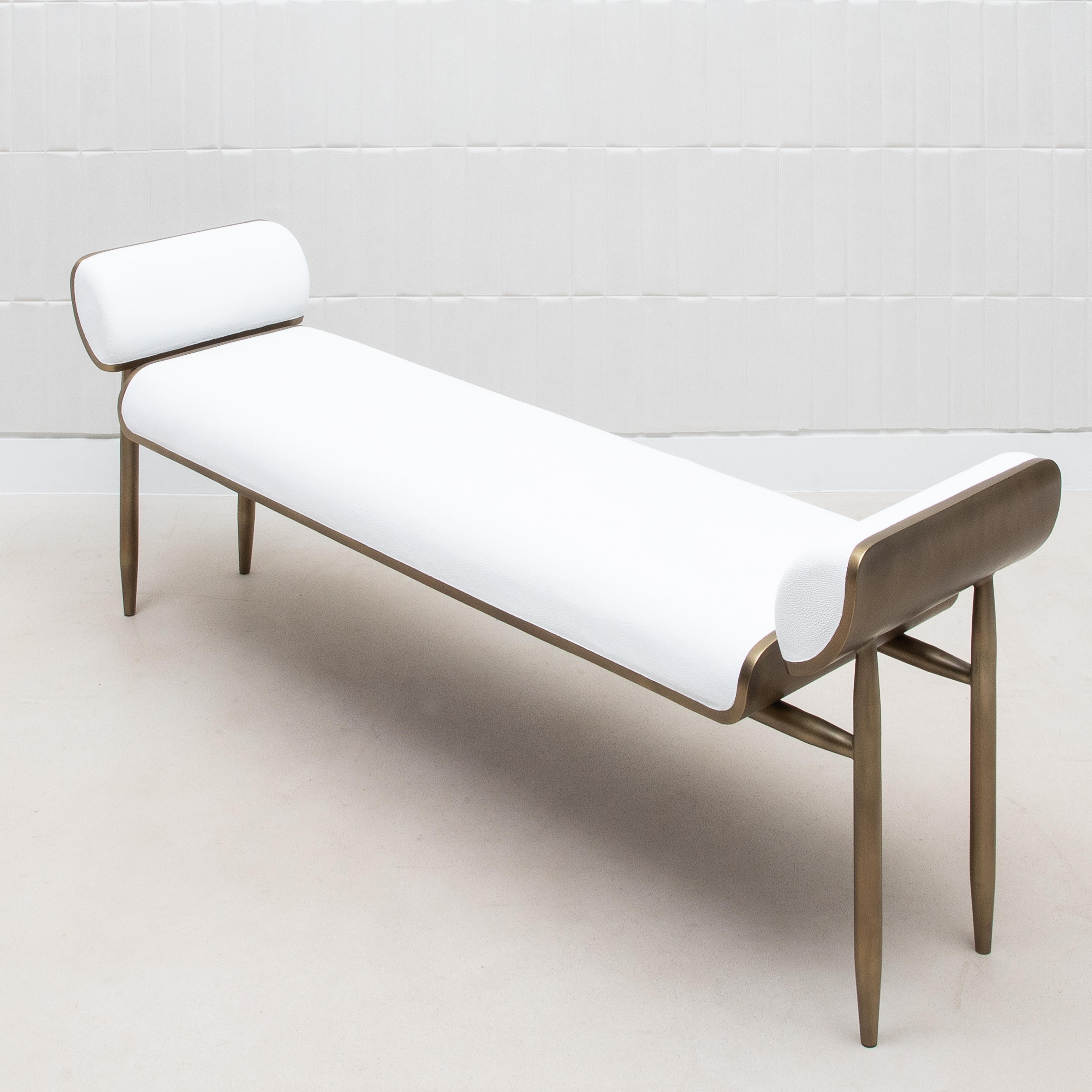 Banc en galuchat noir et laiton patiné bronze par Kifu Paris Neuf - En vente à West Hollywood, CA