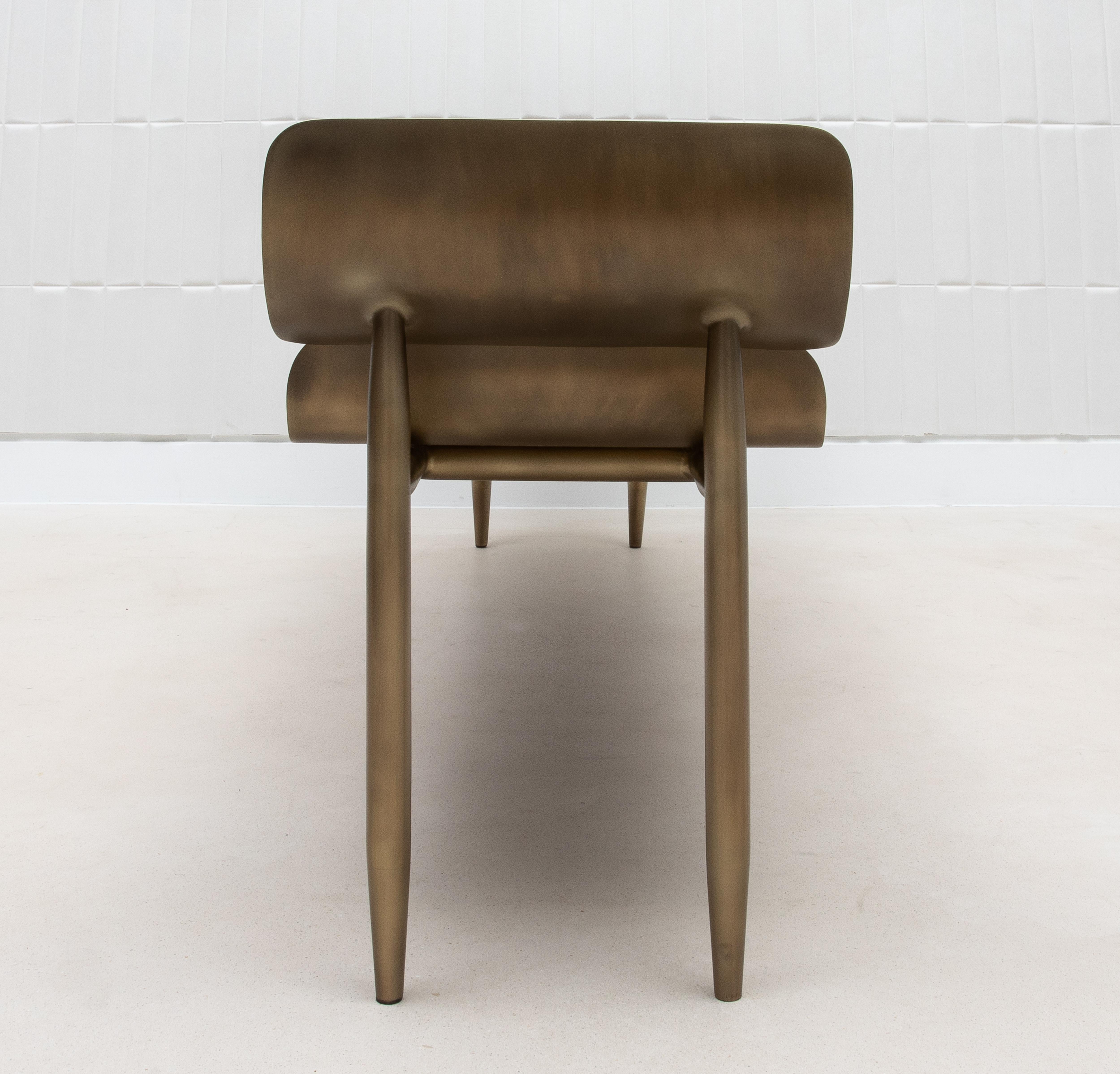 Laiton Banc en galuchat noir et laiton patiné bronze par Kifu Paris en vente