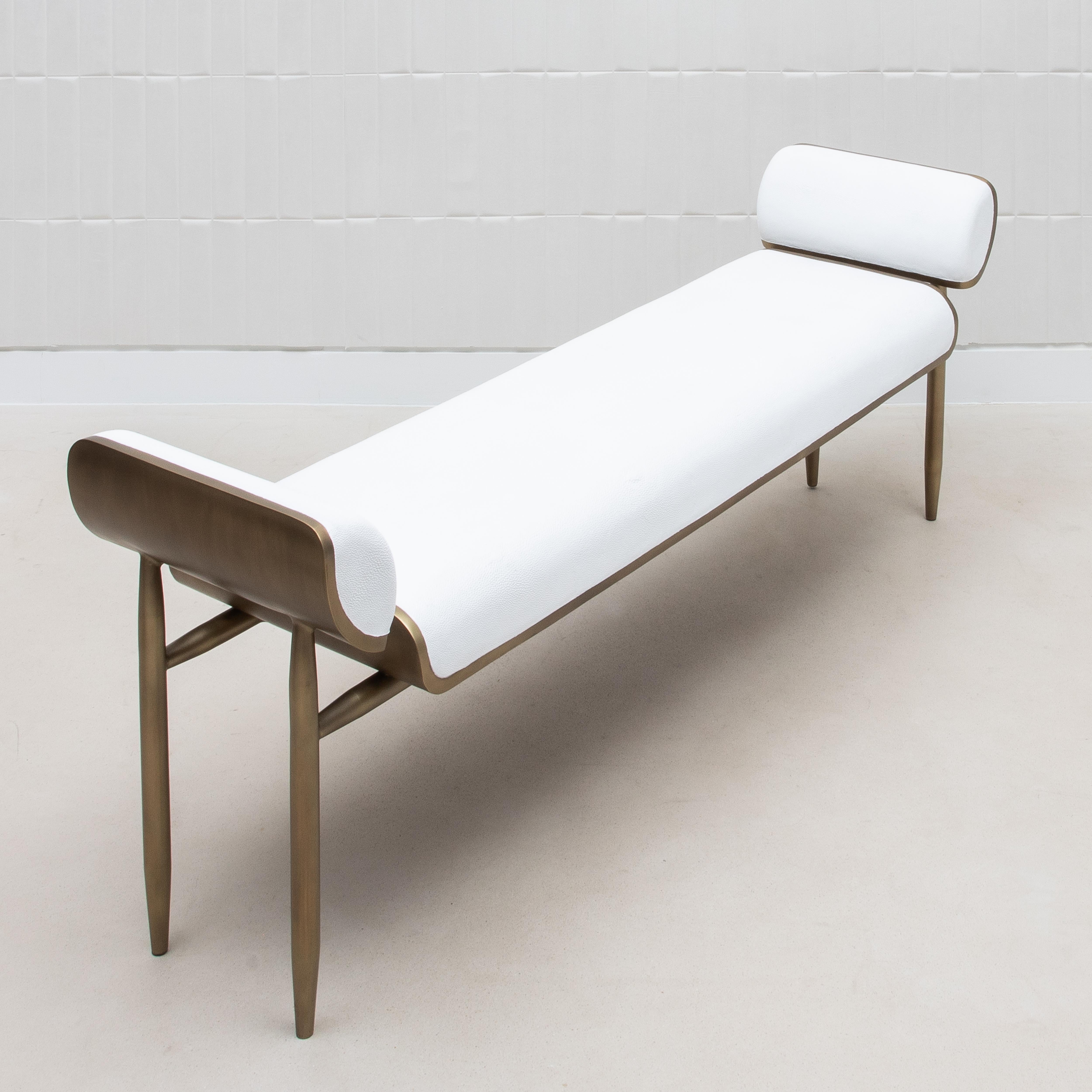 Banc en galuchat noir et laiton patiné bronze par Kifu Paris en vente 1