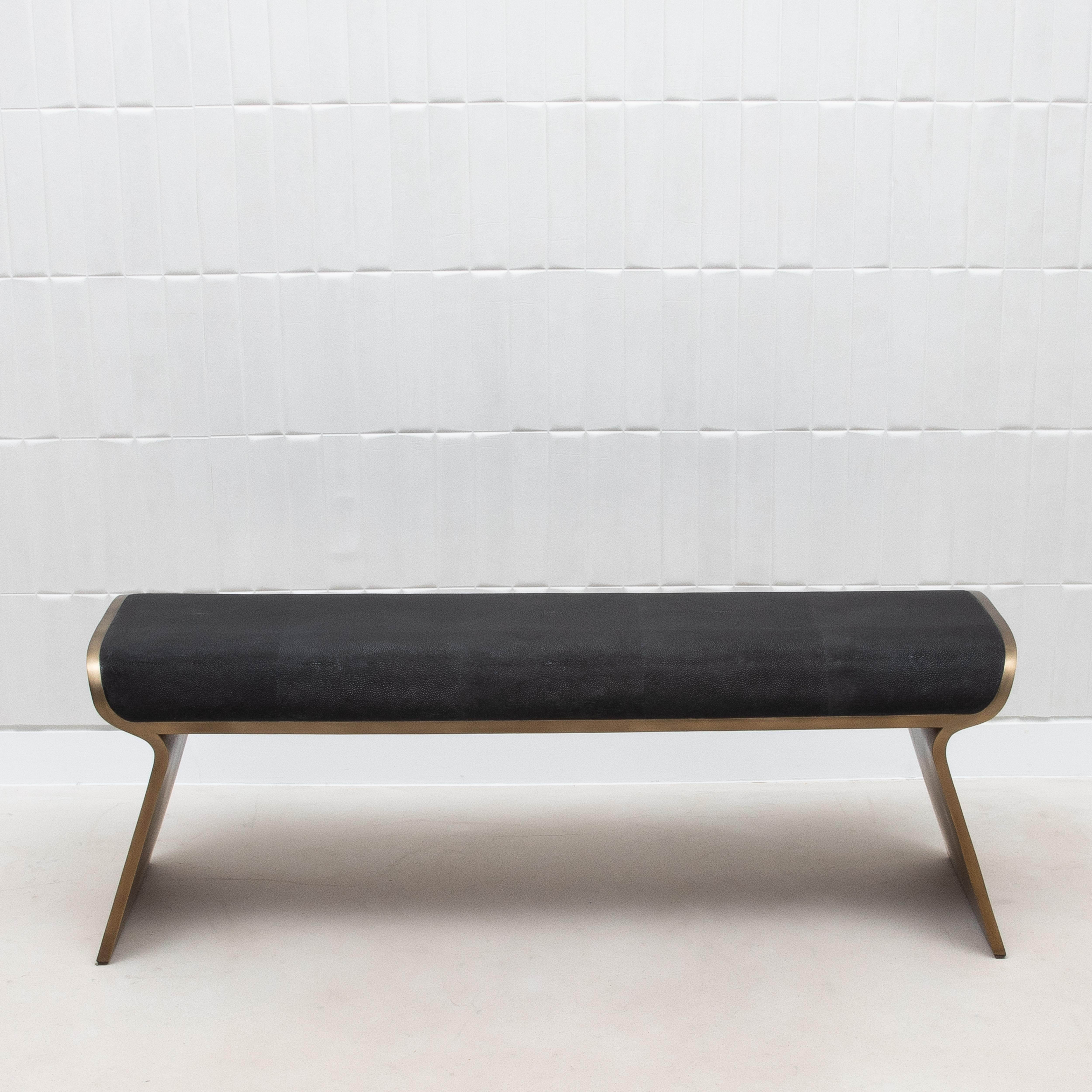 The Dandy Day Bench by Kifu Paris with a sumptuous black shagreen top, is the epitome of luxurious sophistication. This meticulously hand-crafted piece exudes elegance, with its deep, rich black shagreen seat offering a bold contrast to the