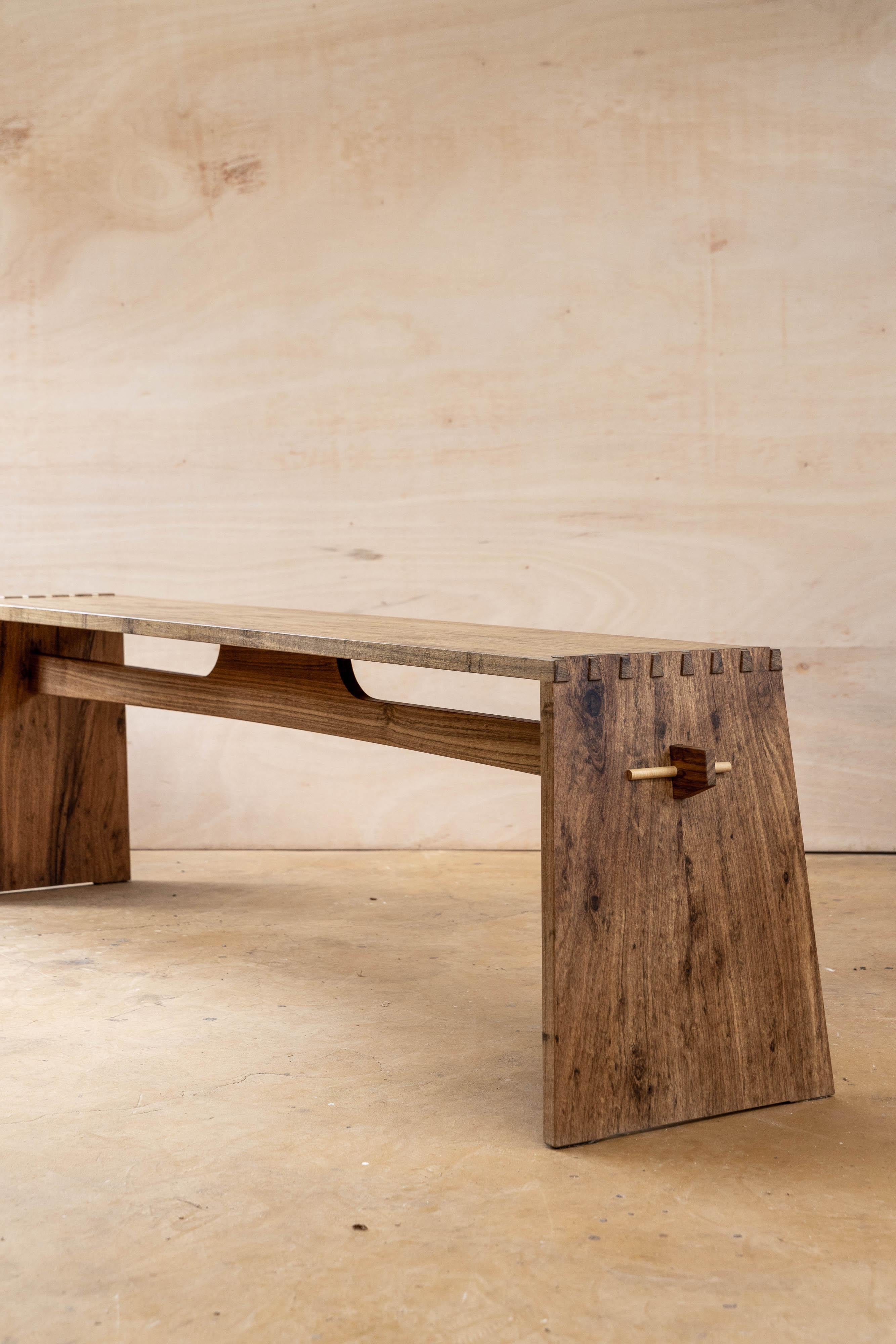 Falegnameria Panchina contemporanea in legno duro brasiliano di Ricardo Graham Ferreira in vendita