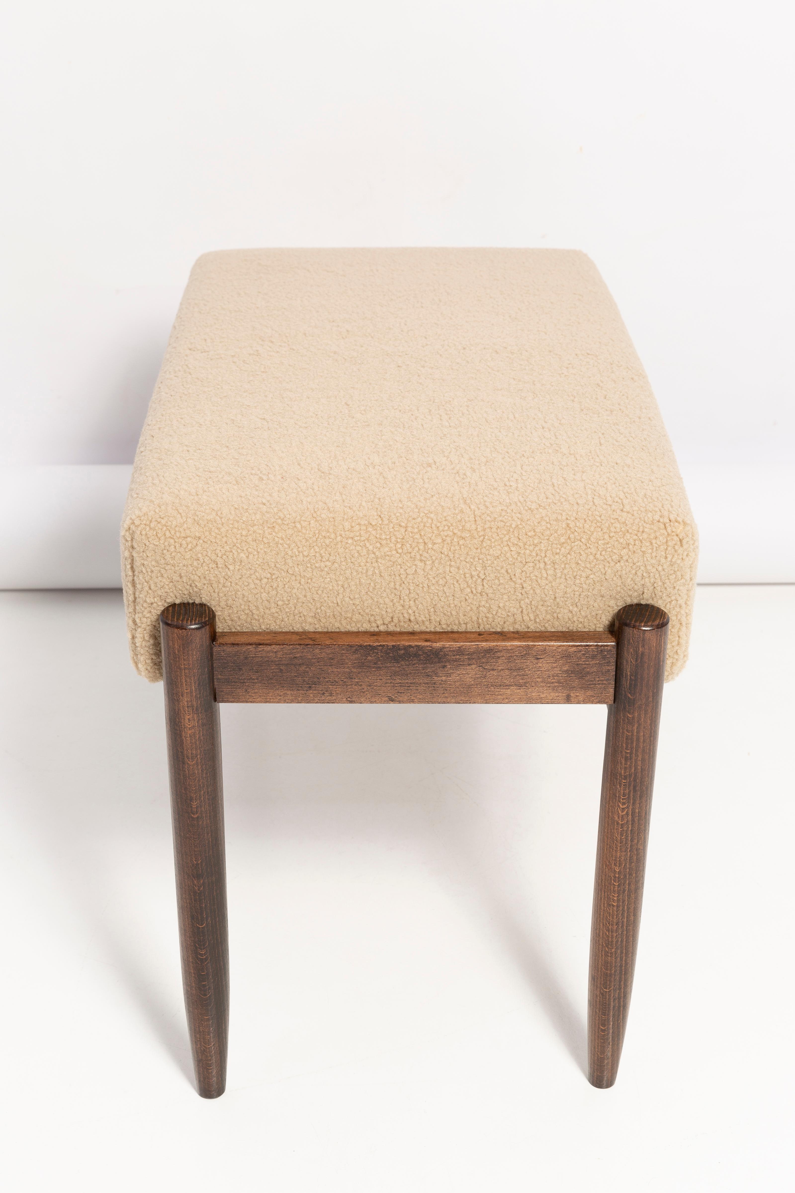 Bench in Camel Boucle by Vintola Studio, Europe, Poland In New Condition For Sale In 05-080 Hornowek, PL