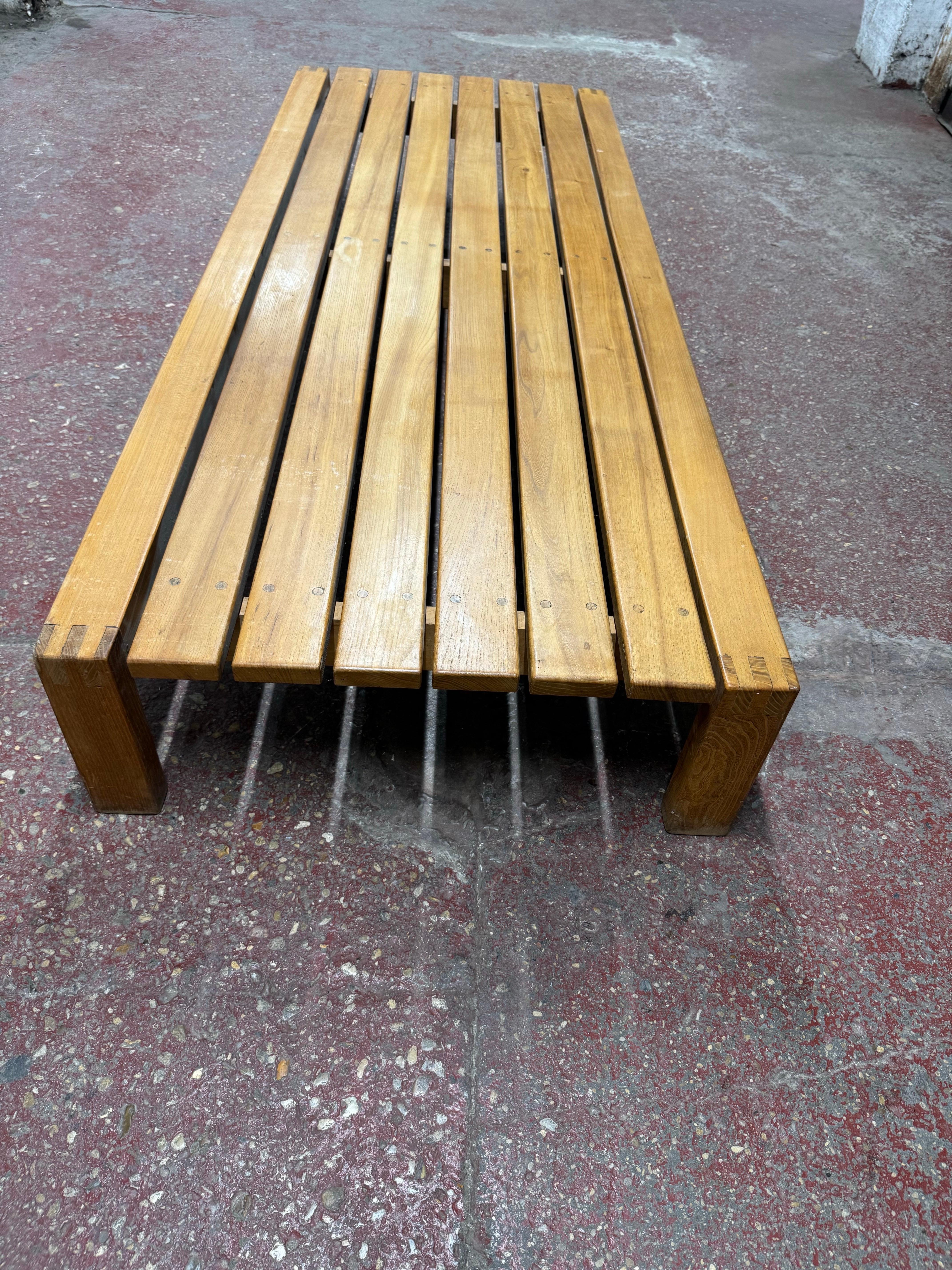 Moderne Banc en orme par  Maison Regain en vente