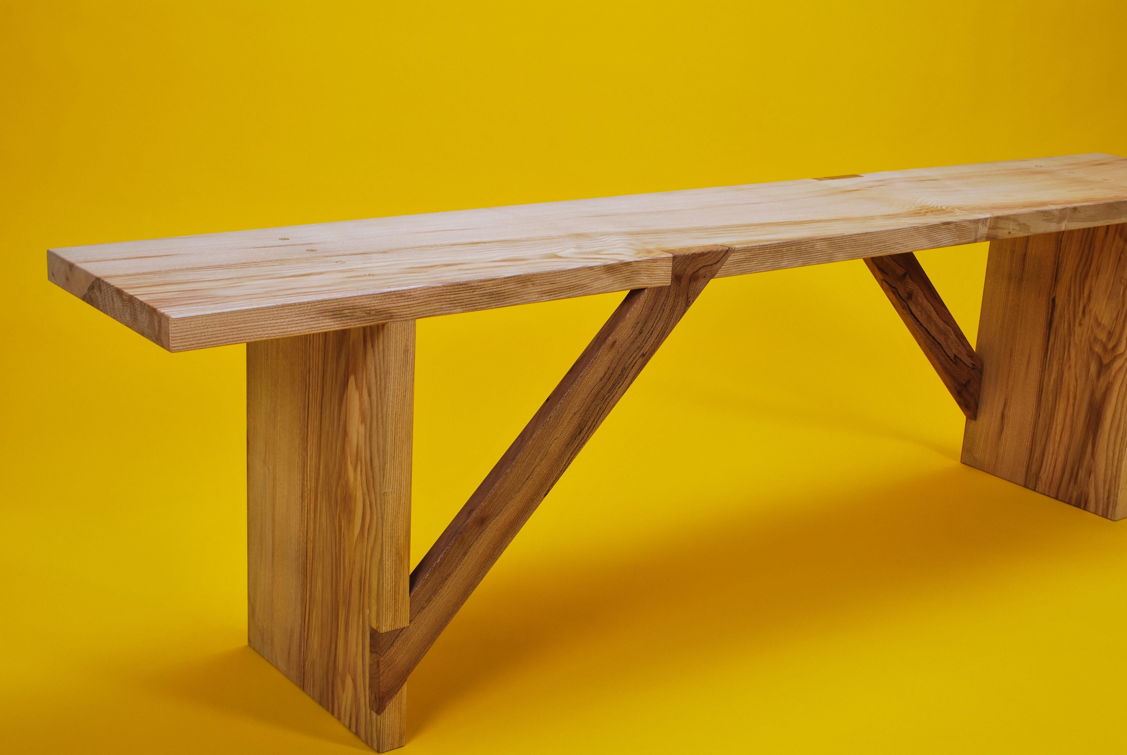 Mid-Century Modern Banc en frêne anglais massif et bois de rose de Londres fabriqué à la main avec trois sièges au Royaume-Uni en vente