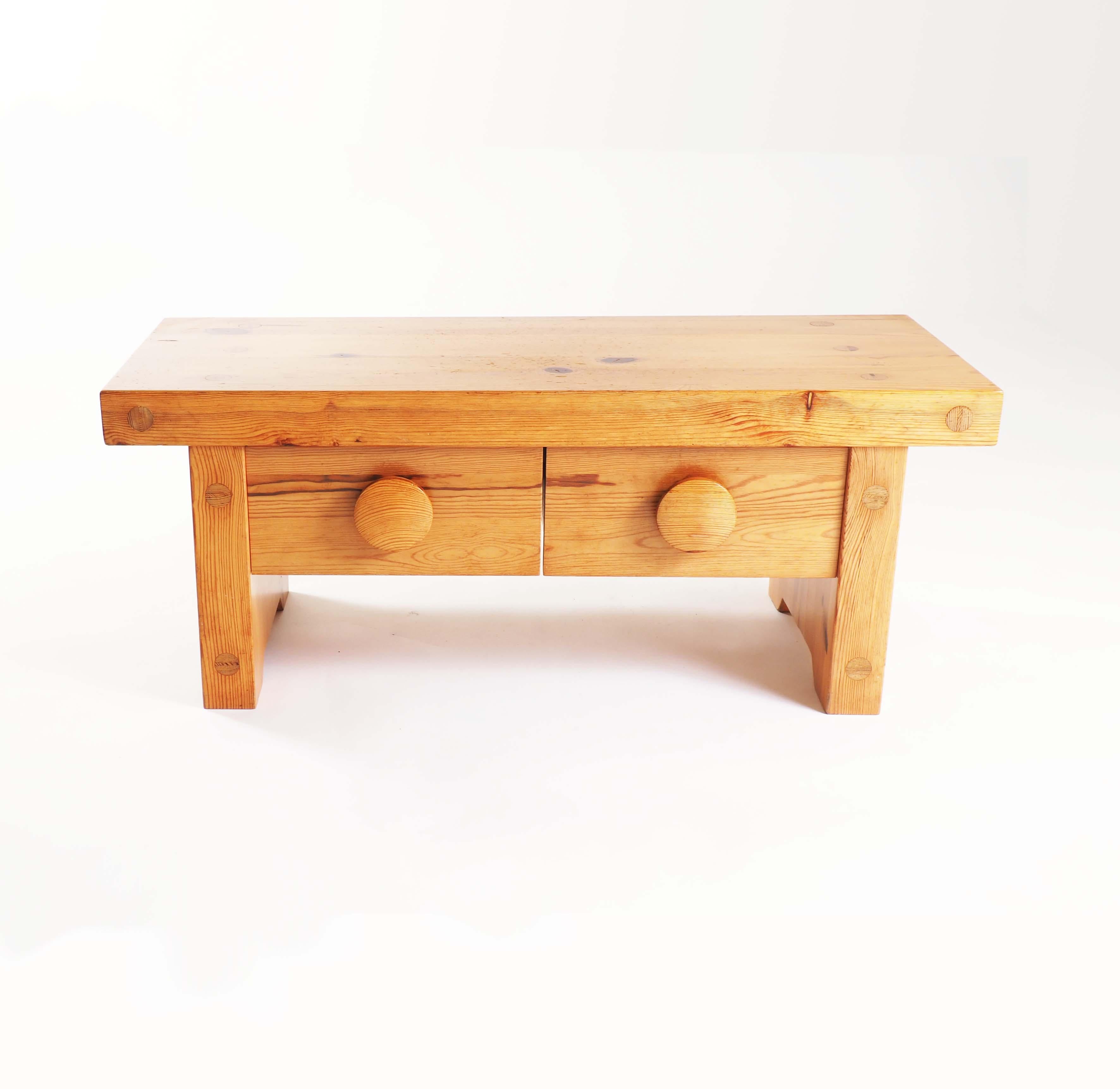 Rustic hall bench in heavy and solid pine made by Fröseke, furniture maker in Sweden, 1970s.
This piece is possible to use as both storage and seating.