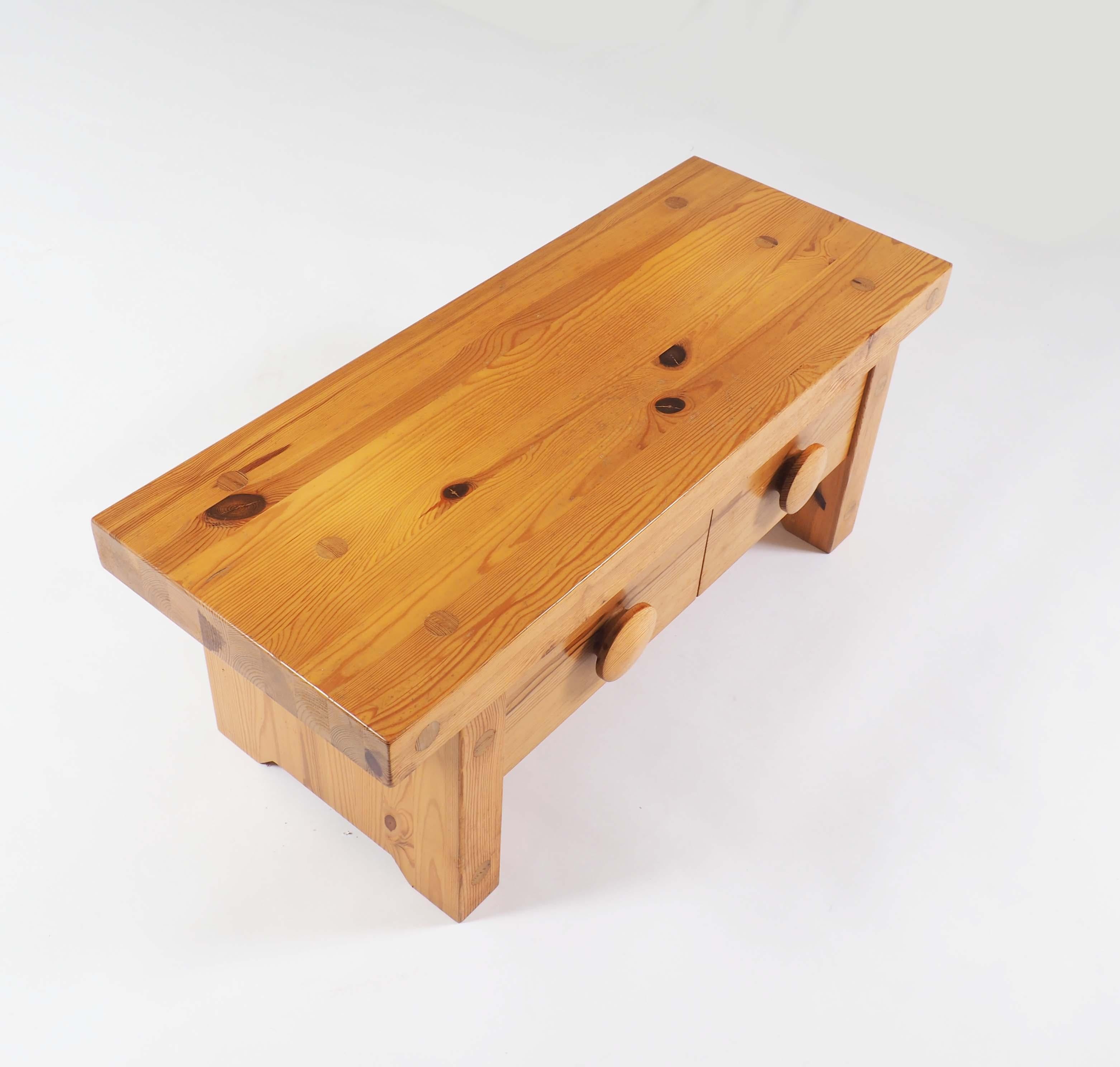 Banco de Pino macizo y pesado fabricado por Fröseke, fabricante de muebles en Suecia, años 70 en Bueno estado para la venta en Goteborg, SE