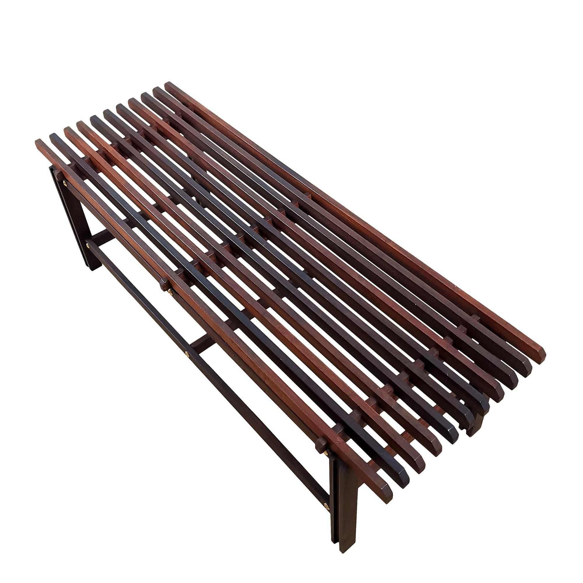 Bench in solid teak slats with brass finishes. Original satin varnish. Very nice quality.


