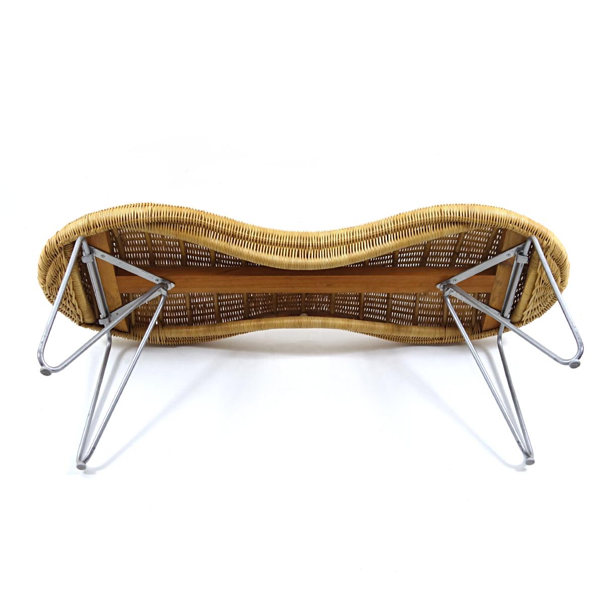 Bench in the Shape of a Peeling Peanut Made of Rattan, Wood and Stainless Steel For Sale 2