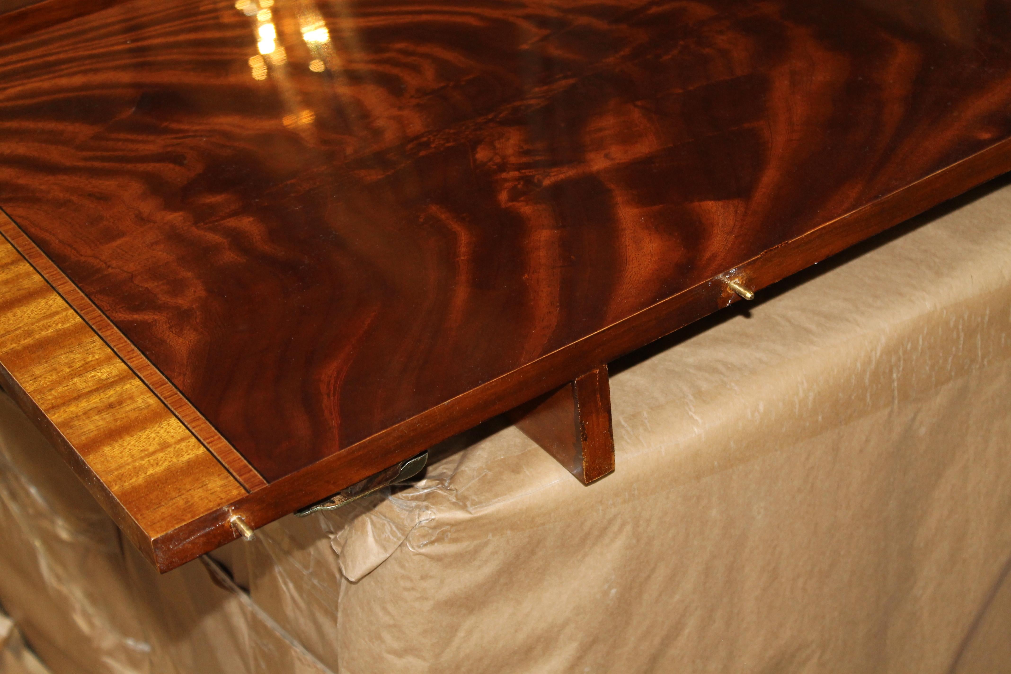 Bench Made Reprod. Inlaid Flame Mahogany Sheraton Style Three Leaf Dining Table For Sale 4