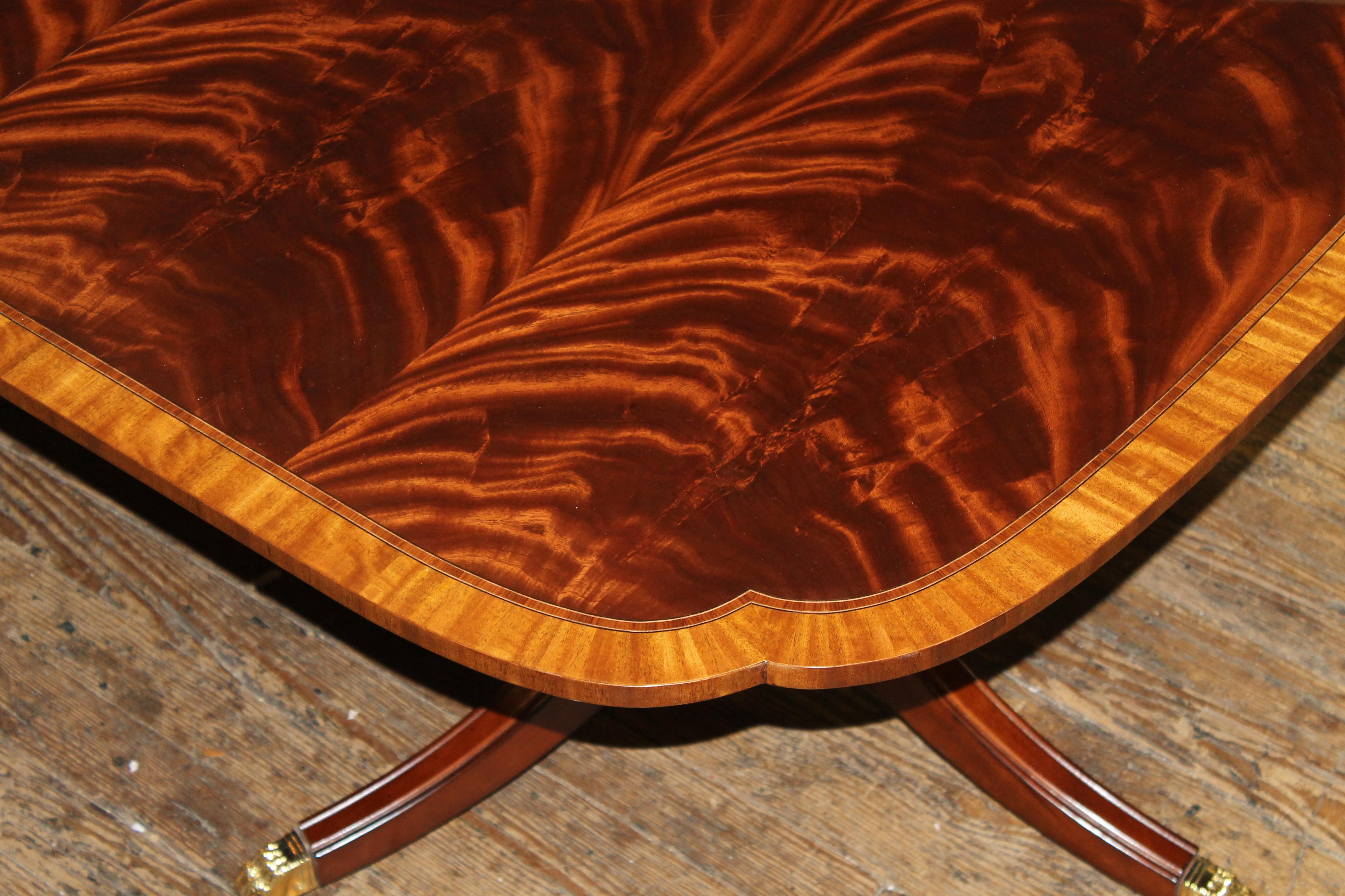 American Bench Made Reprod. Inlaid Flame Mahogany Sheraton Style Three Leaf Dining Table For Sale