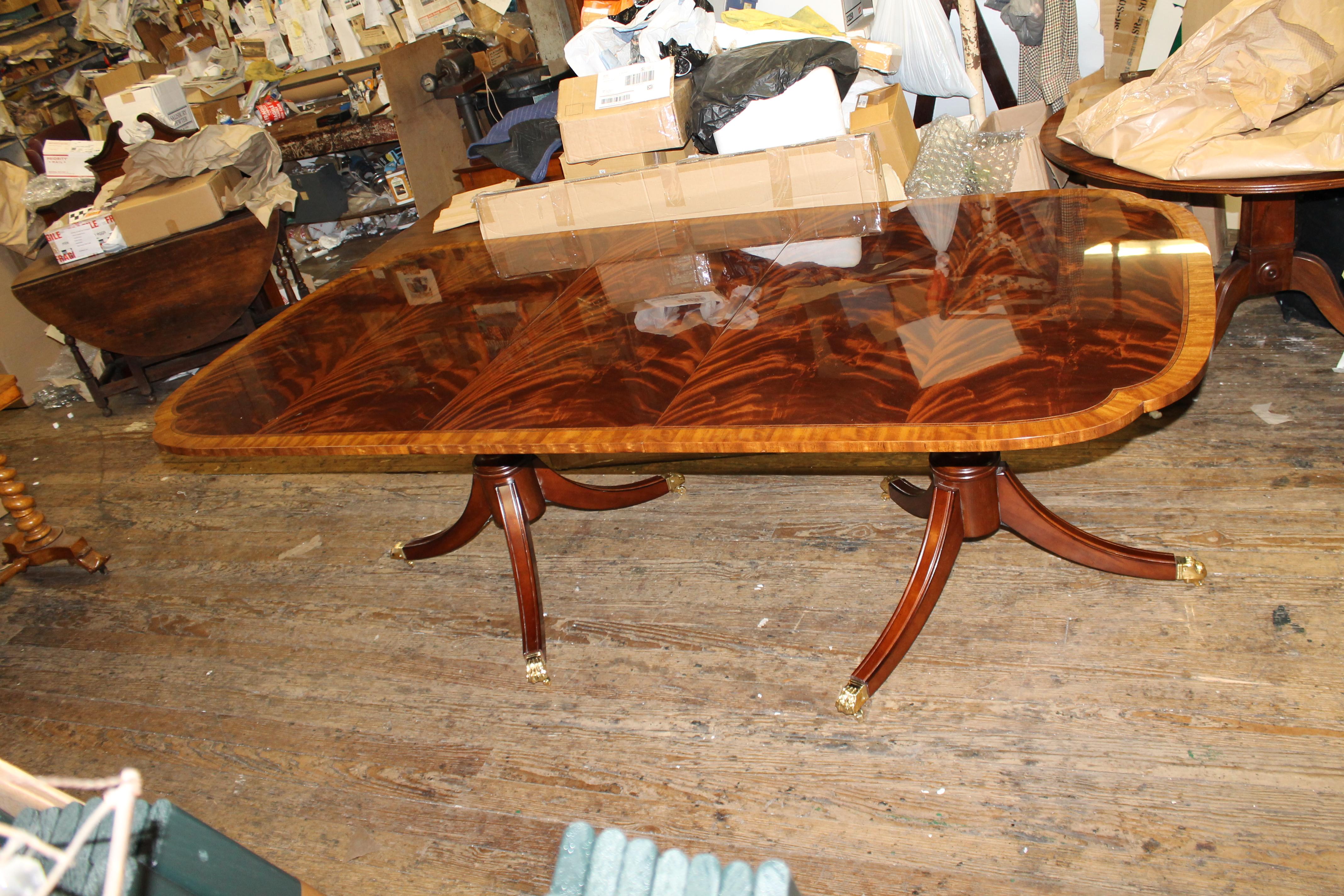 Bench Made Reprod, Inlaid Flame Mahogany Sheraton Style Three Leaf Dining Table In Excellent Condition In Charleston, SC