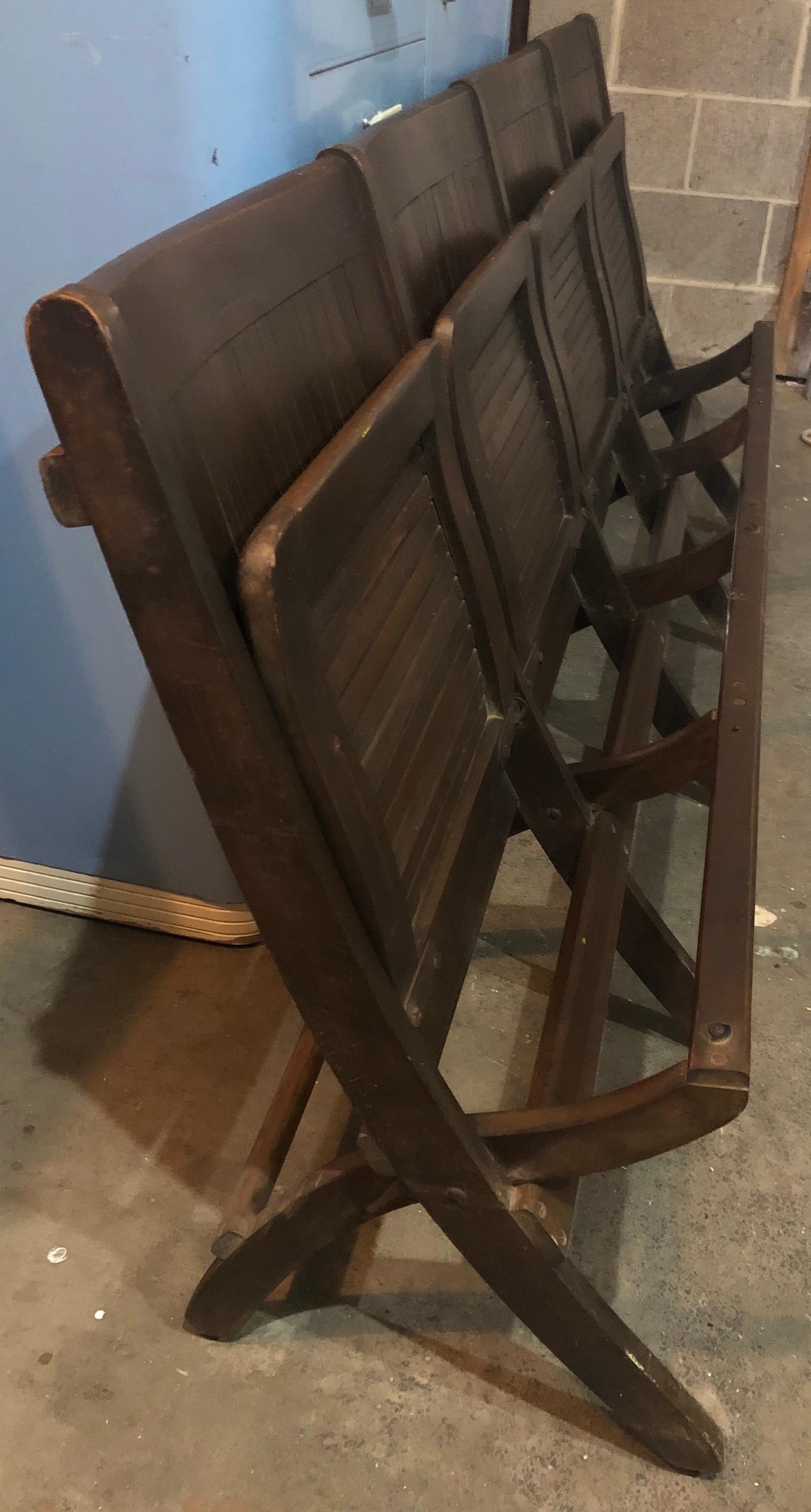 American Craftsman Bench of Oak, 4-Seat, Folding, circa 1920s for Restaurant, Hotel Lobby, Hallway For Sale